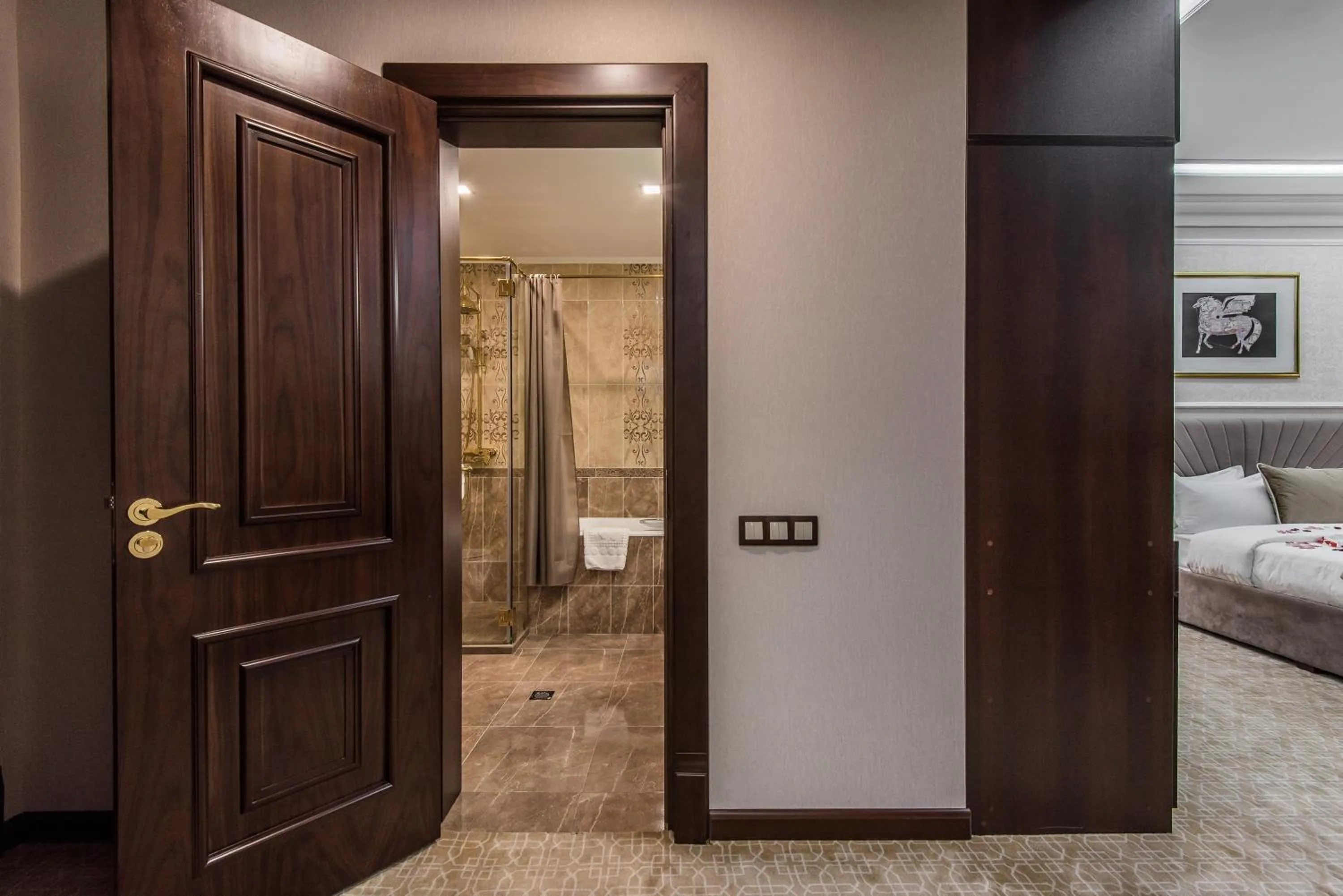 Bathroom, Bed in The Royal Mezbon Hotel & SPA