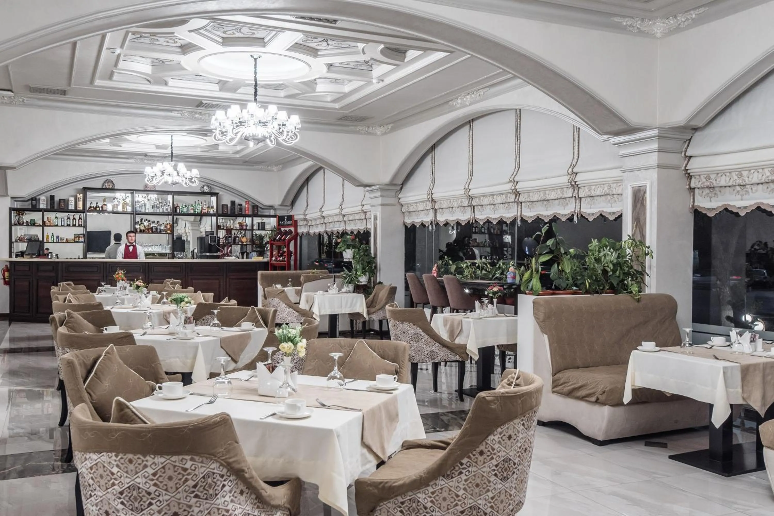 Restaurant/places to eat in The Royal Mezbon Hotel & SPA