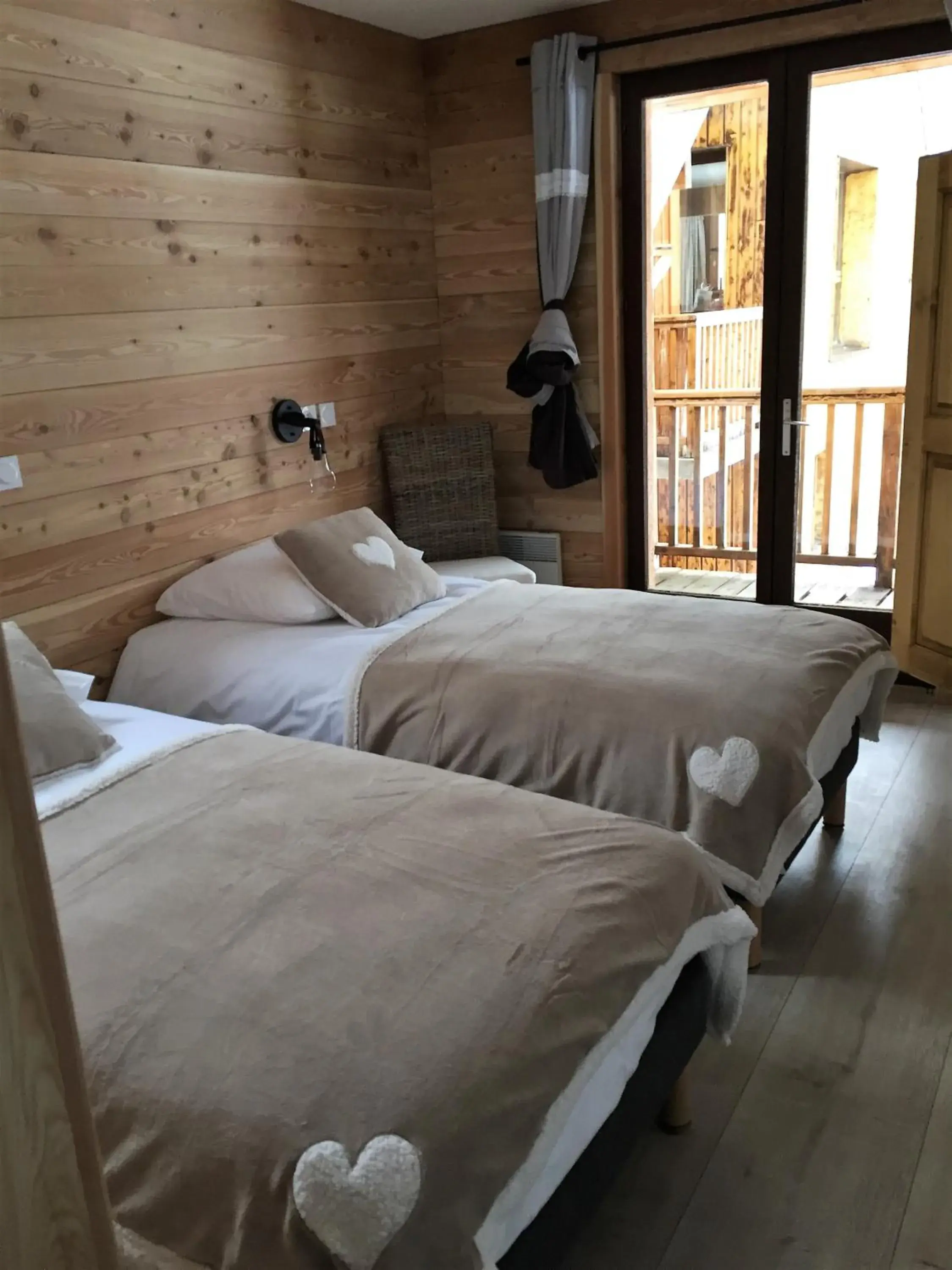 Twin Room in Hôtel L'Echaillon Twin Room in Hôtel L'Echaillon