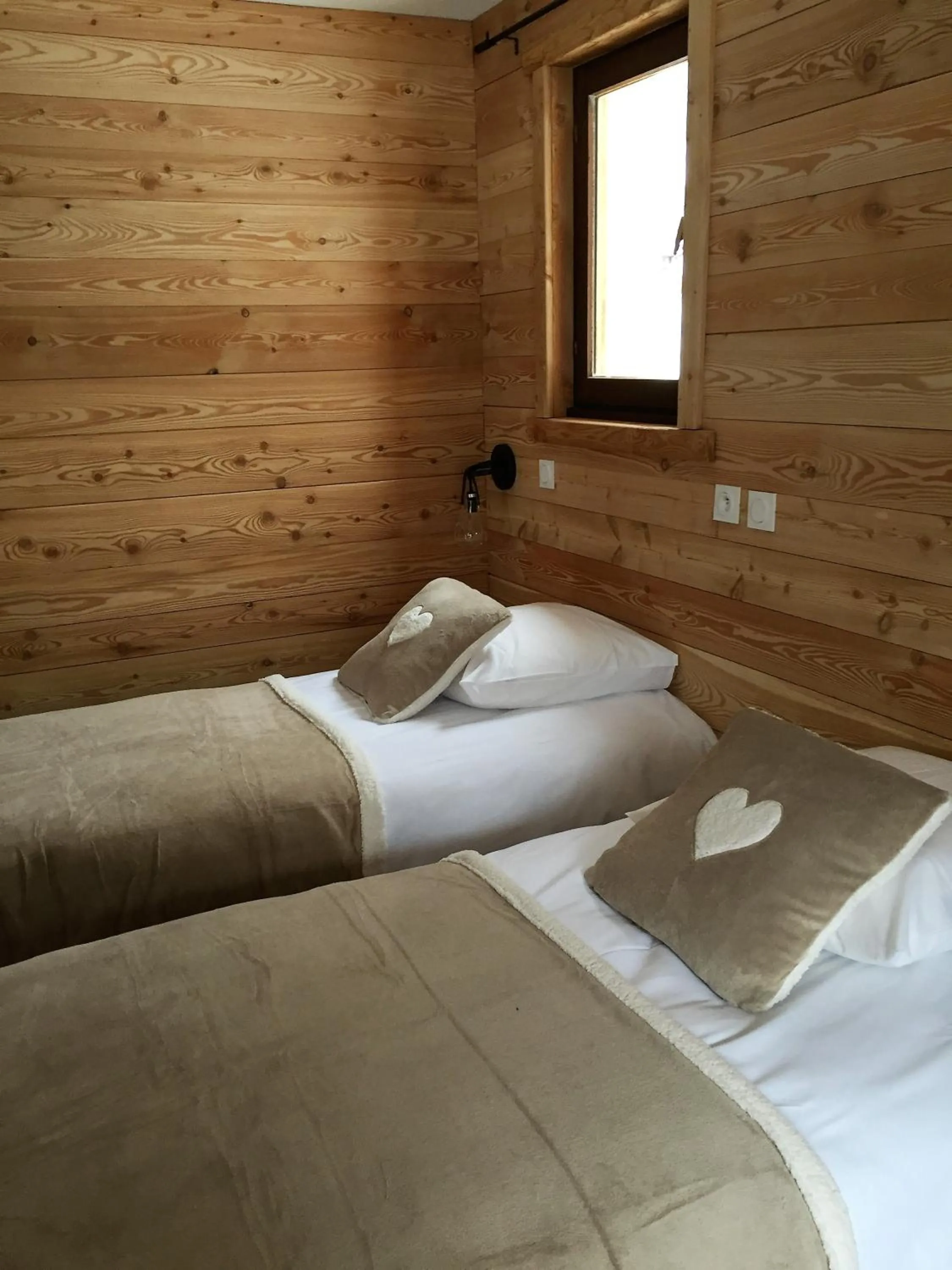 Bedroom, Bed in Hôtel L'Echaillon
