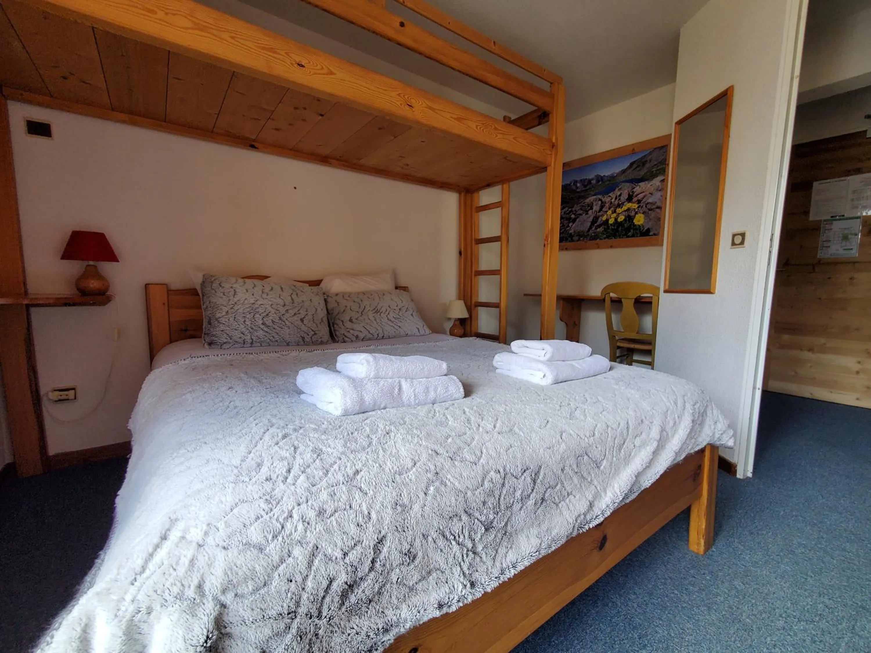 Bedroom, Bed in Hôtel L'Echaillon