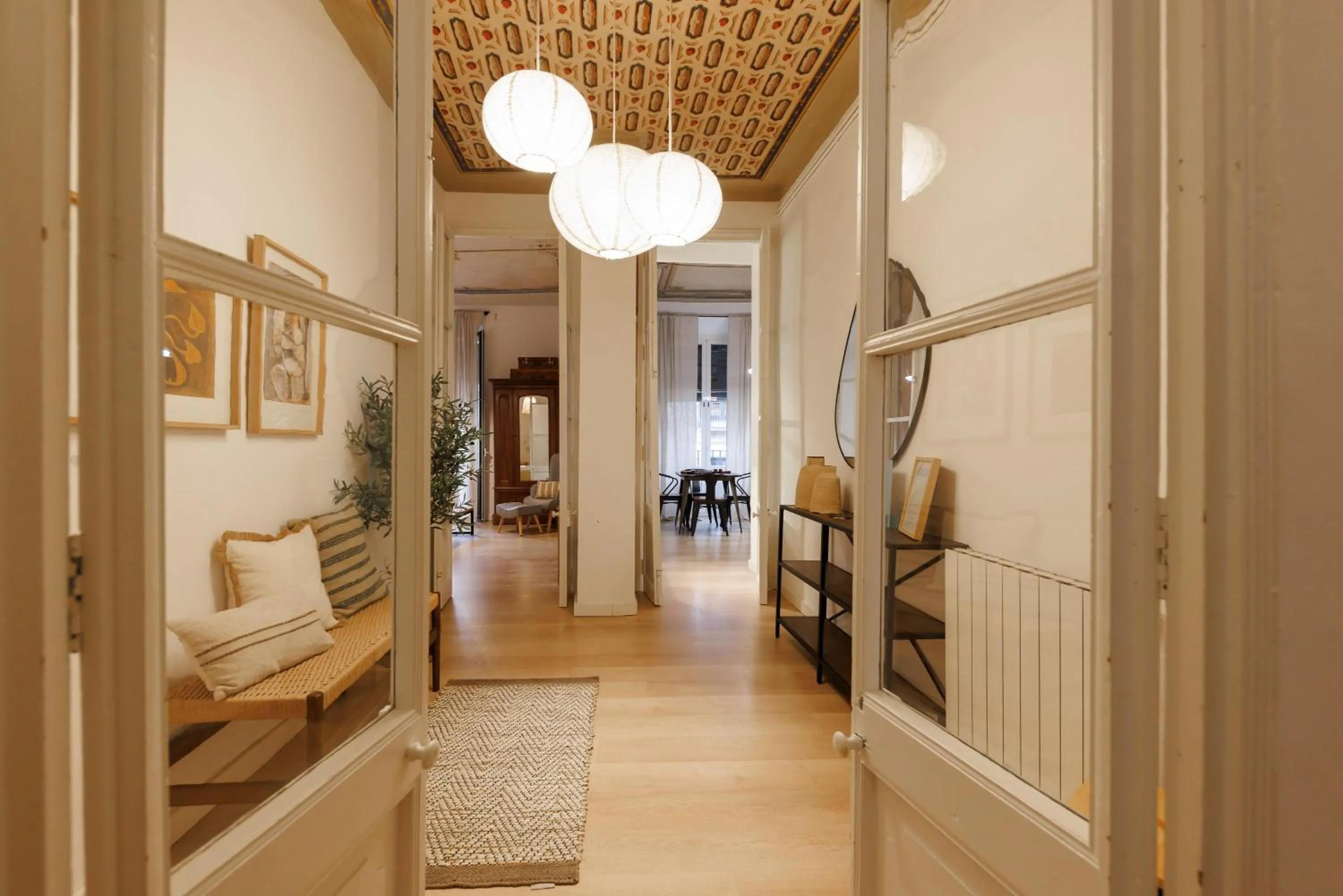 Bravissimo Plaça del Vi, Authentic Historic Apartment
