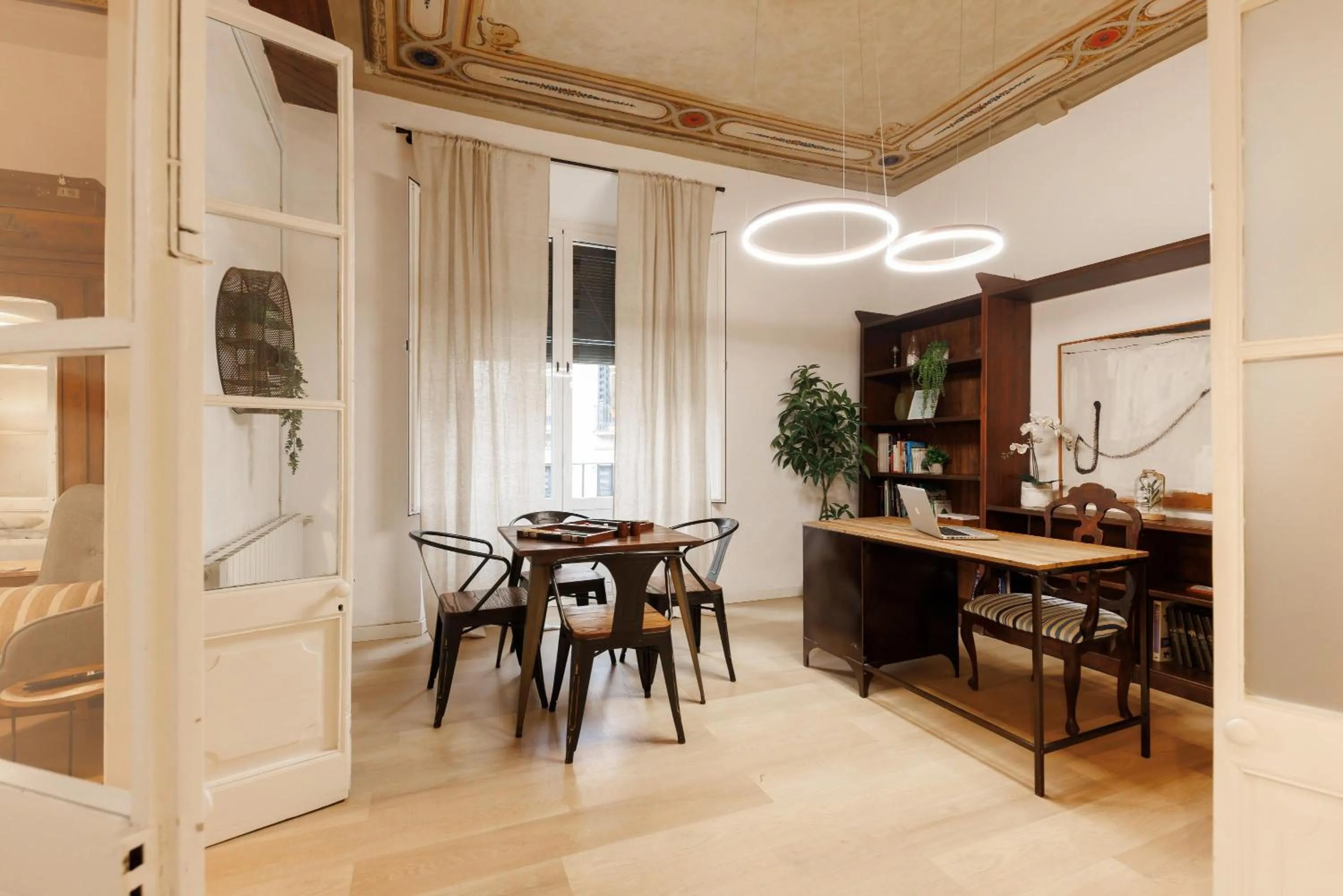 Seating area in Bravissimo Plaça del Vi, Authentic Historic Apartment