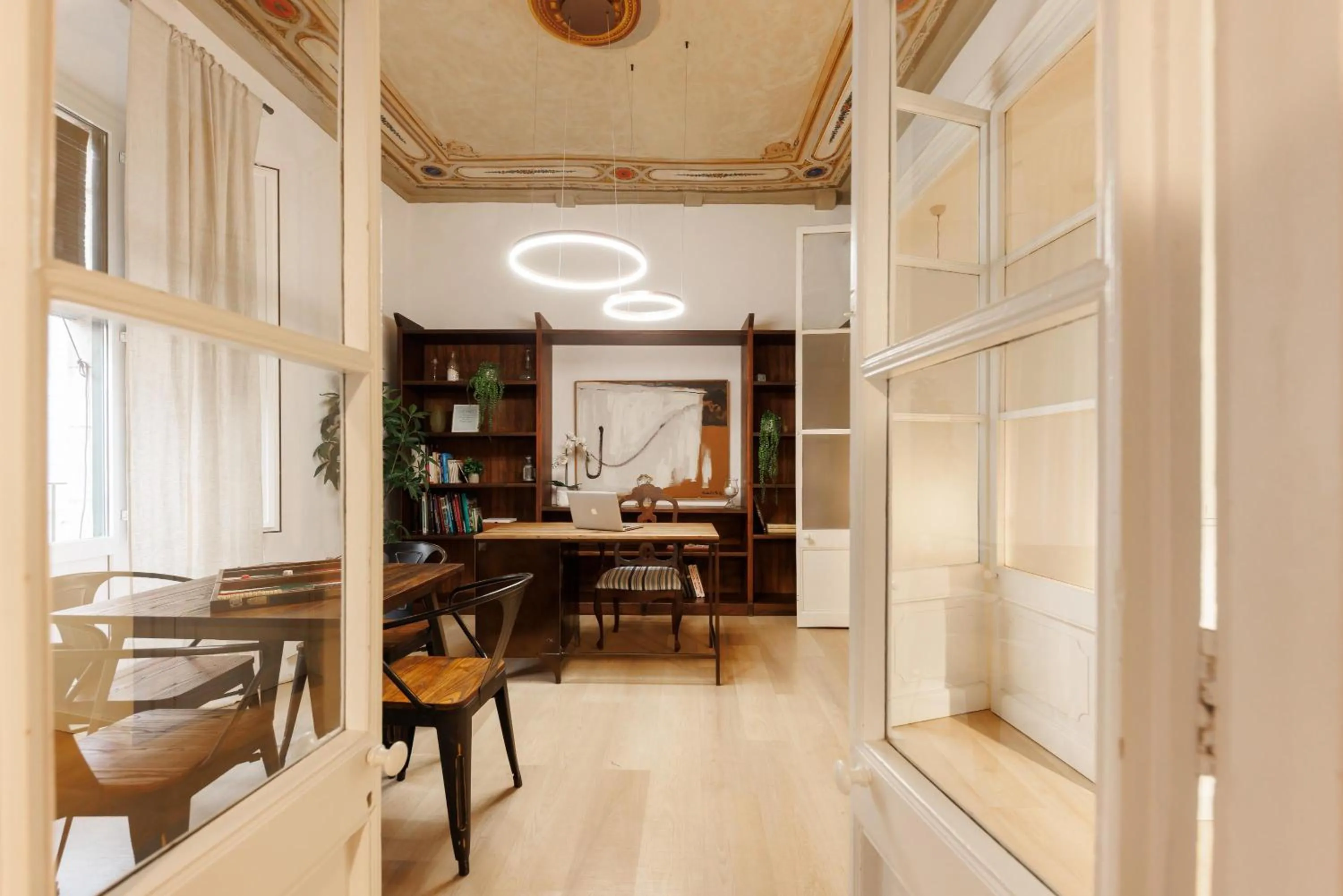 Library in Bravissimo Plaça del Vi, Authentic Historic Apartment