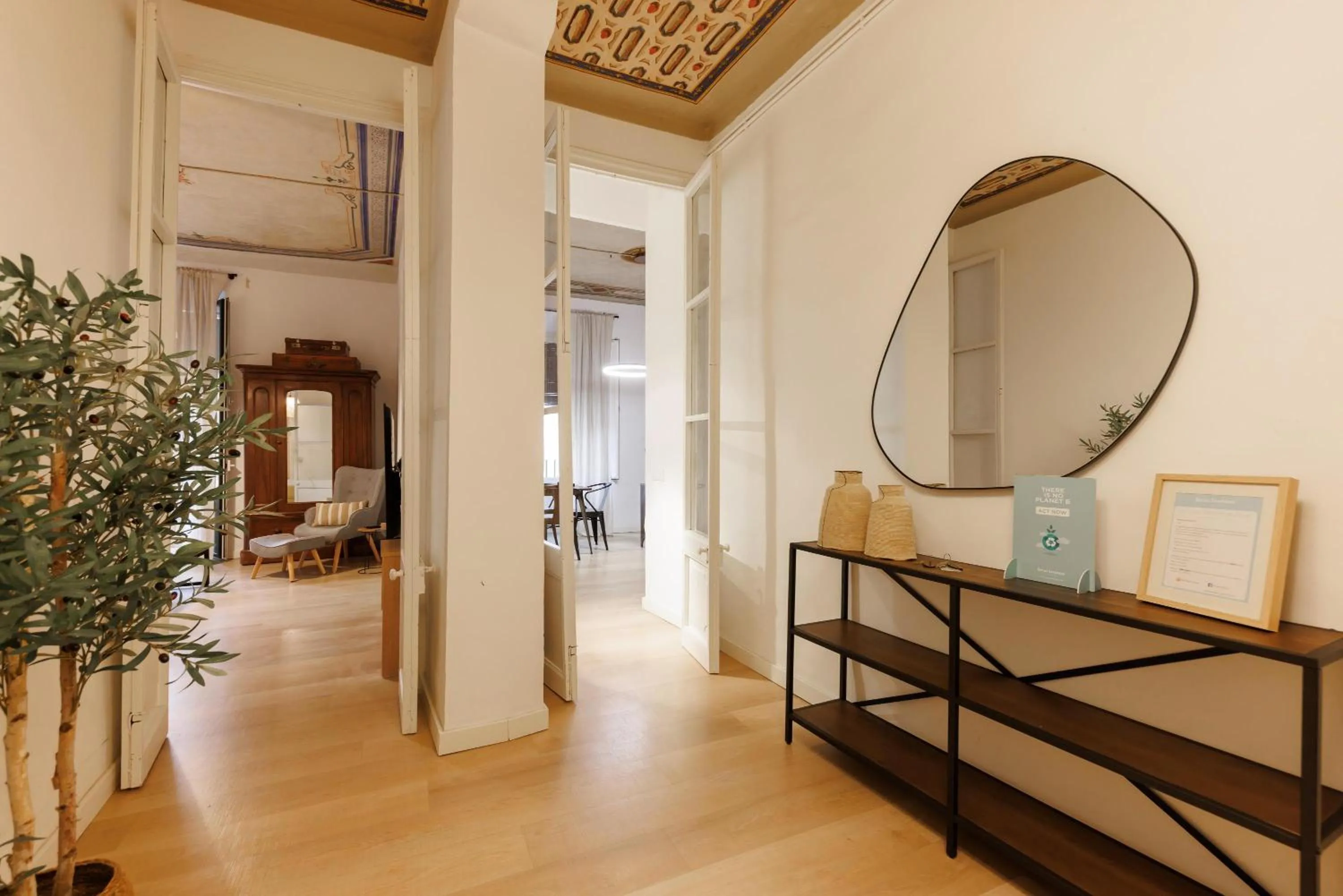 Facade/entrance in Bravissimo Plaça del Vi, Authentic Historic Apartment