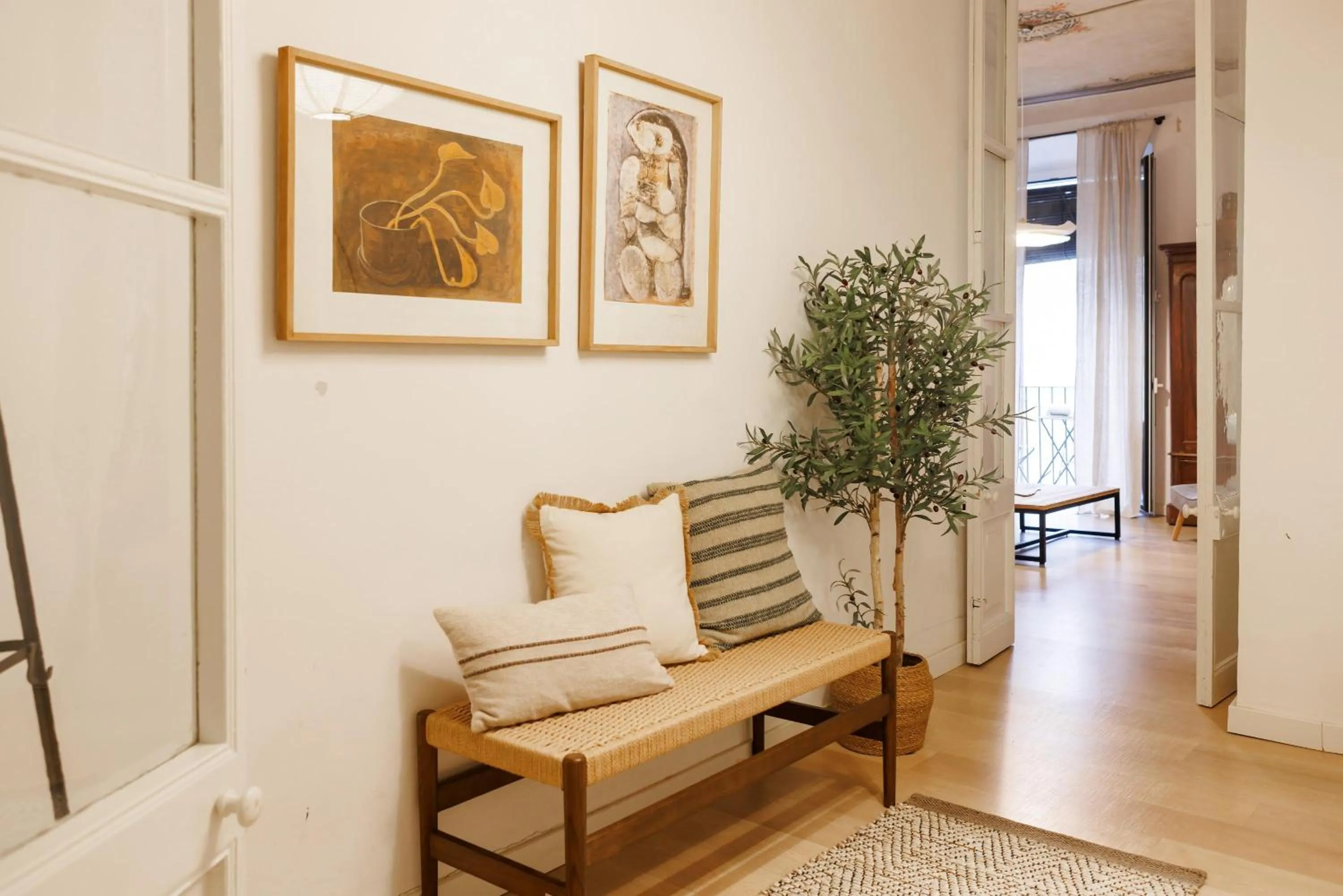 Seating area in Bravissimo Plaça del Vi, Authentic Historic Apartment