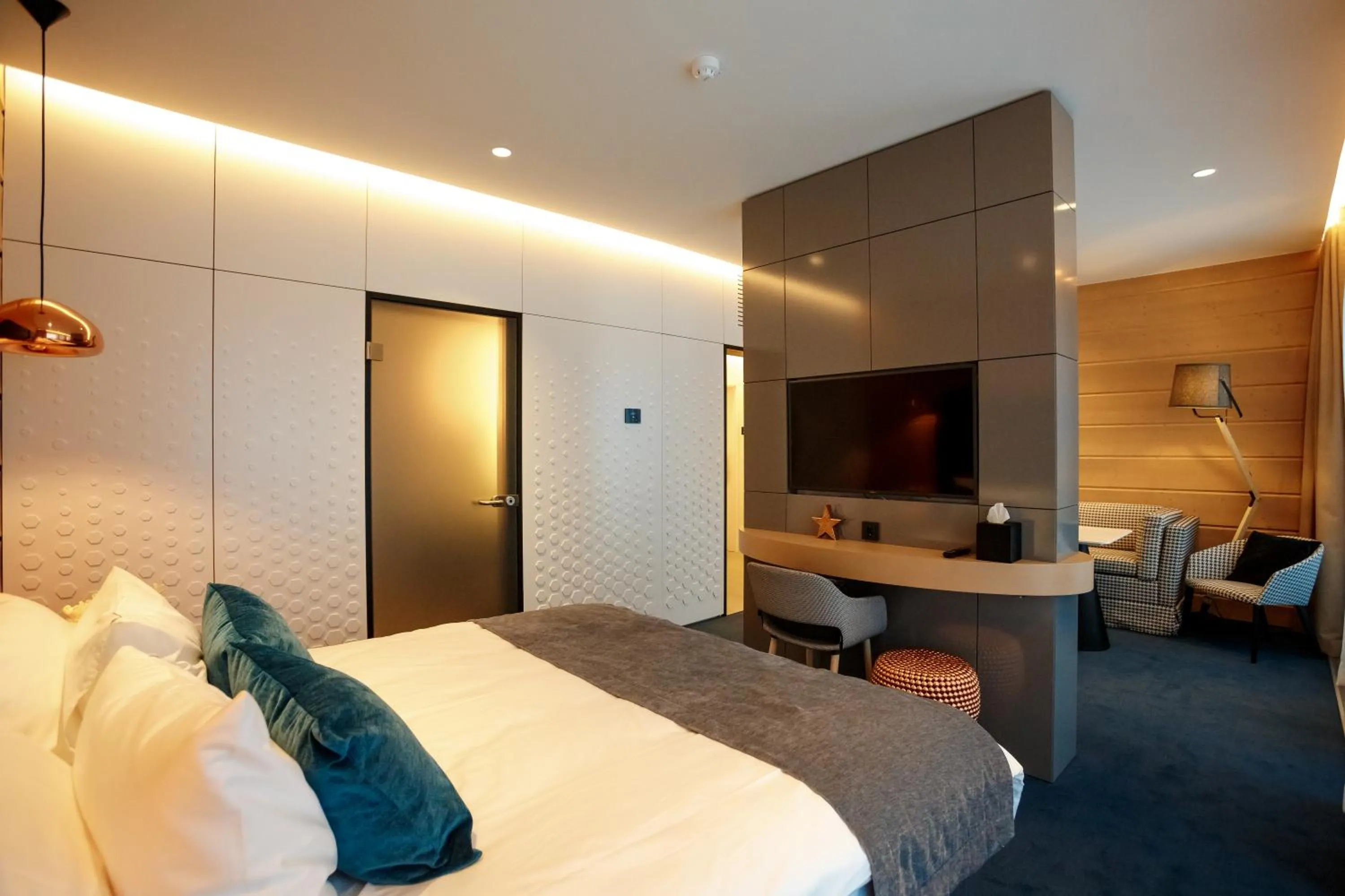 Bathroom, Bed in Jurmala Golf Club&Hotel