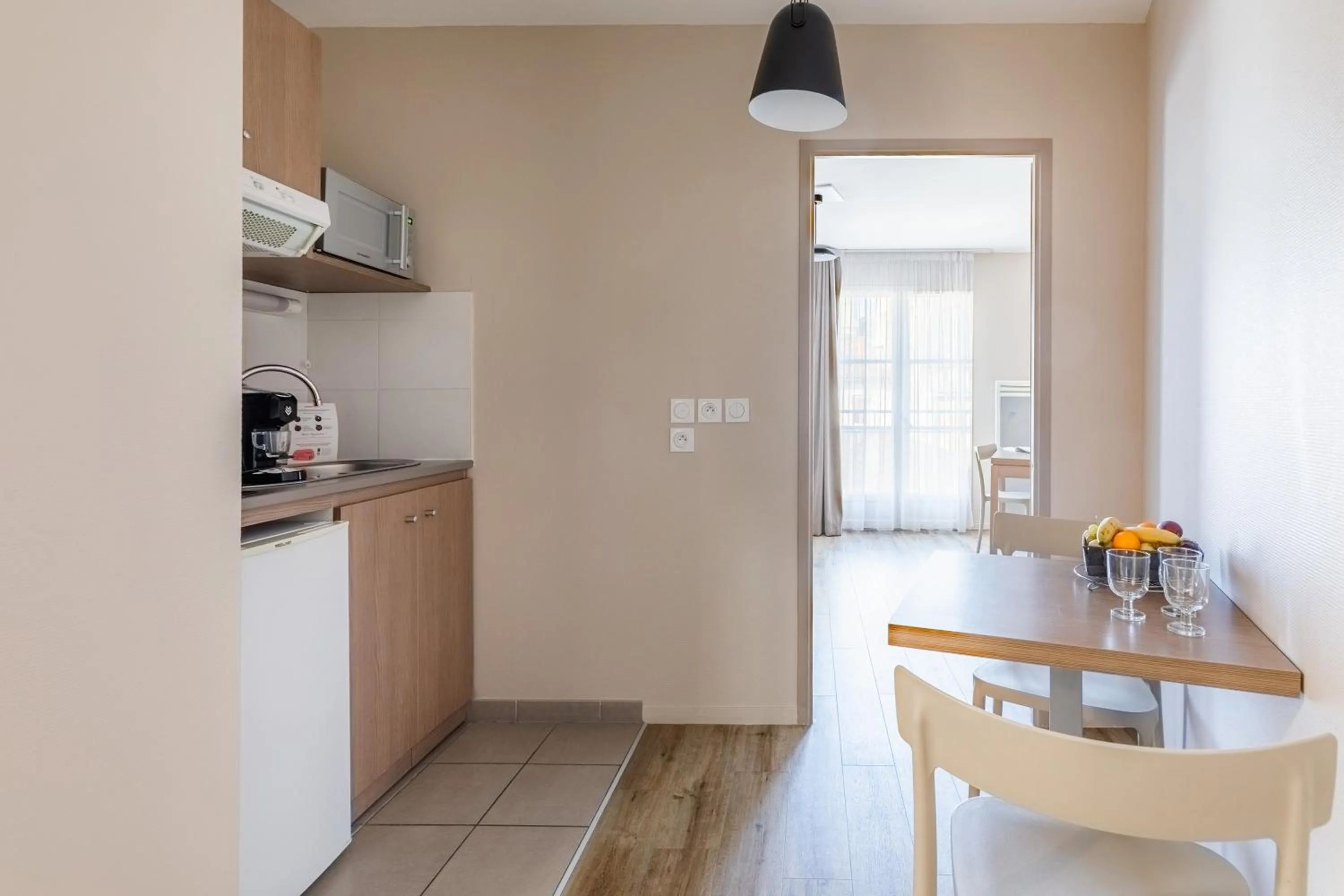 Kitchen or kitchenette in Appart'City Confort Niort Centre
