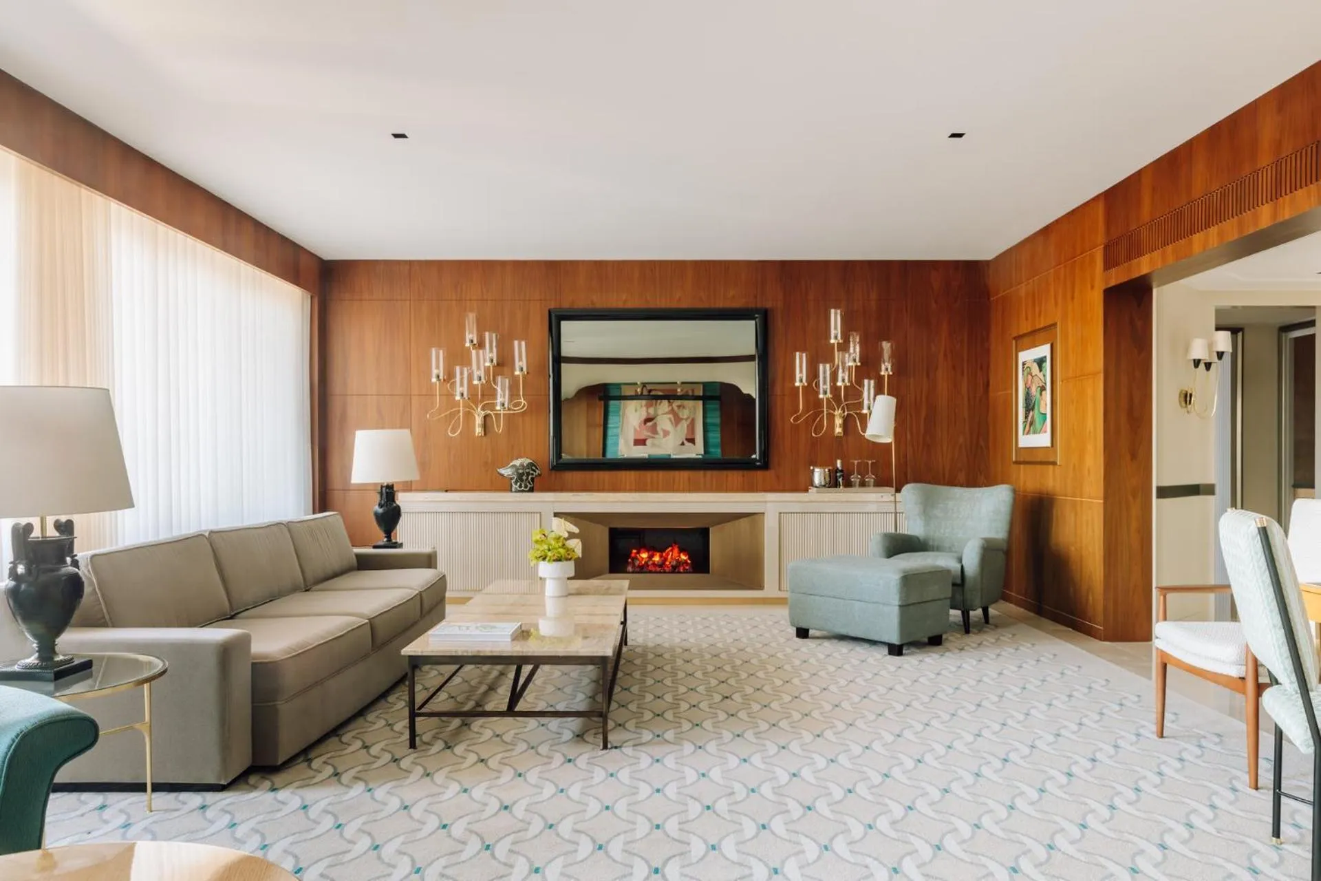 Living room in Four Seasons Hotel Ritz Lisbon