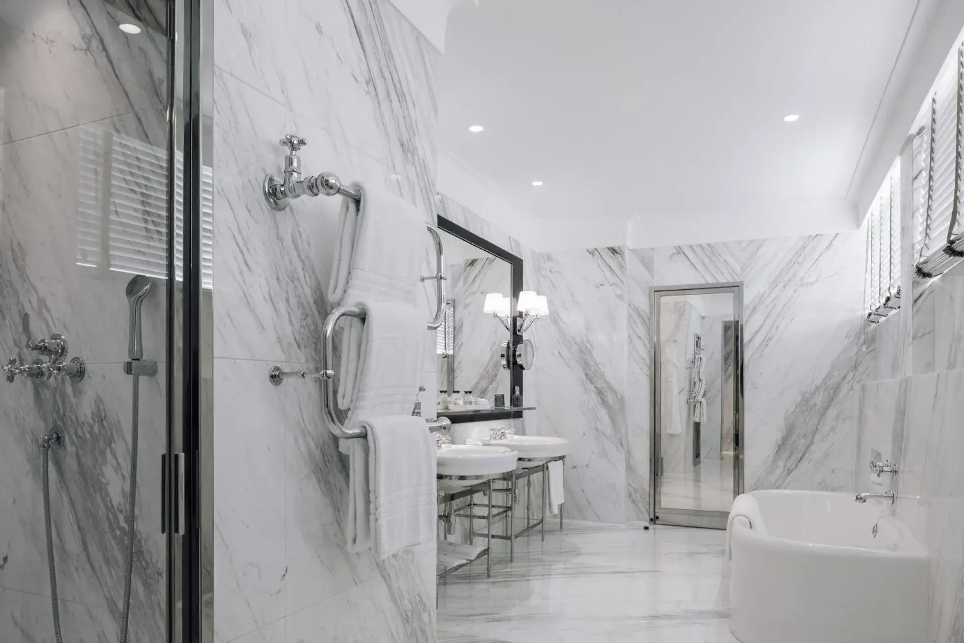 Grand Bedroom Suite King Bed in Four Seasons Hotel Ritz Lisbon Grand Bedroom Suite King Bed in Four Seasons Hotel Ritz Lisbon