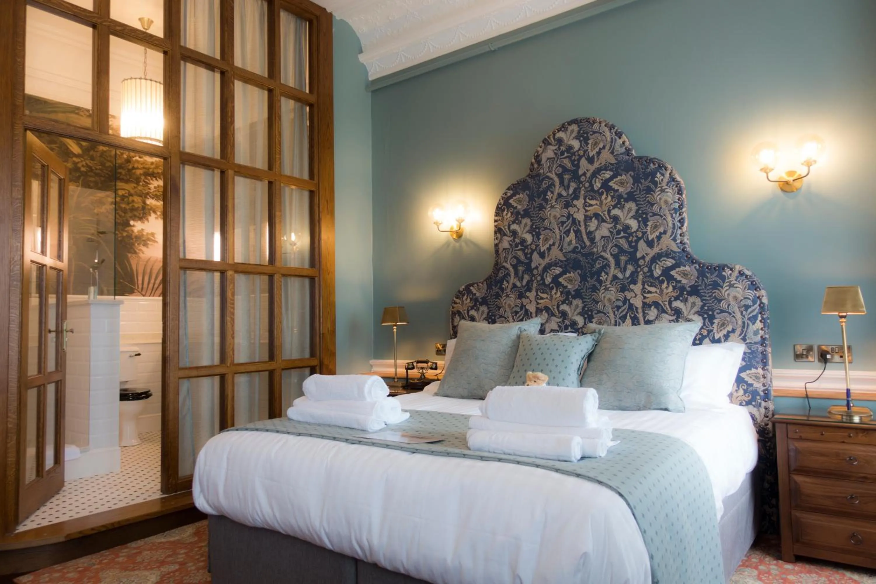 Toilet, Bed in Hawkstone Hall Hotel & Gardens