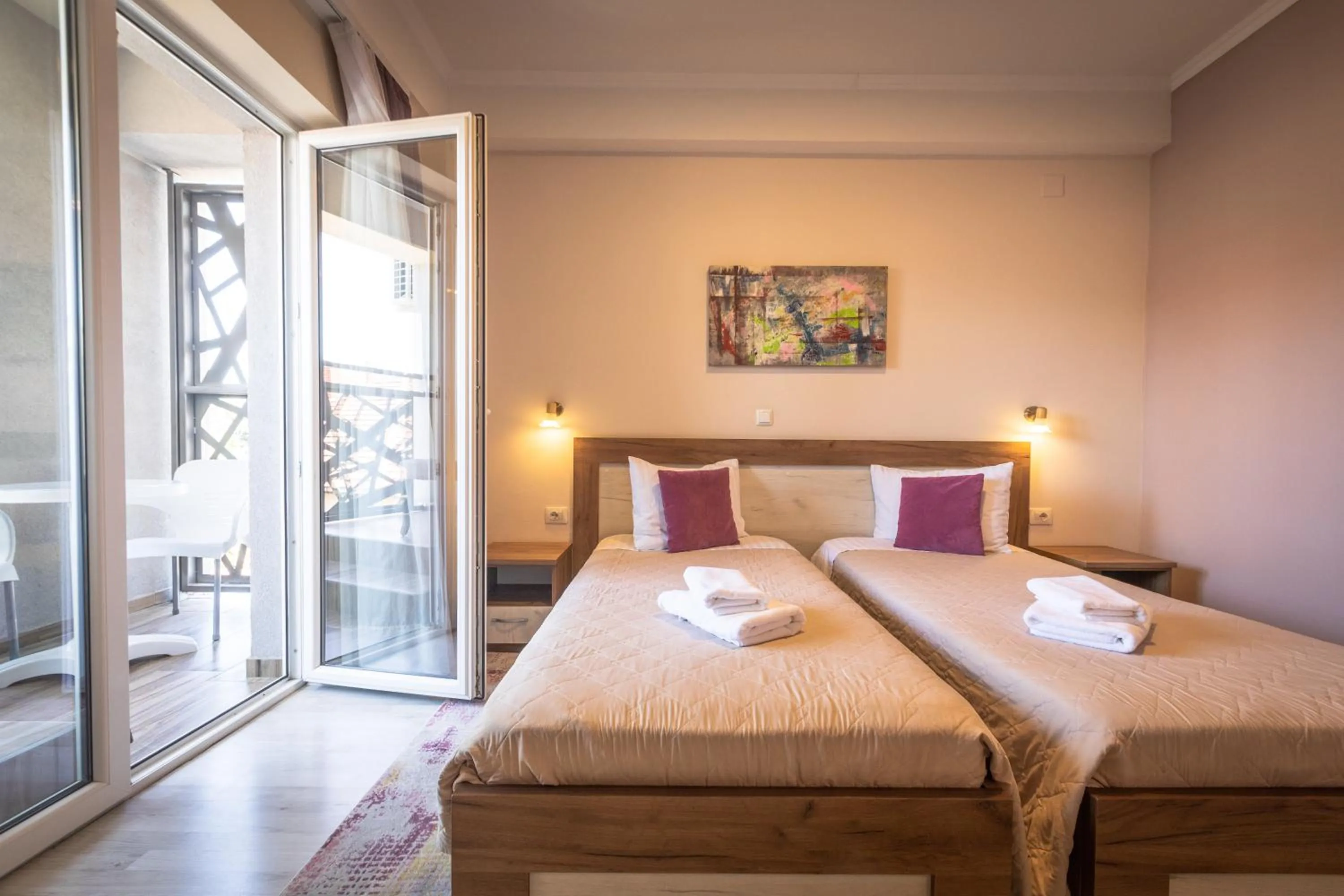 Balcony/Terrace, Bed in Boulevard Apartments