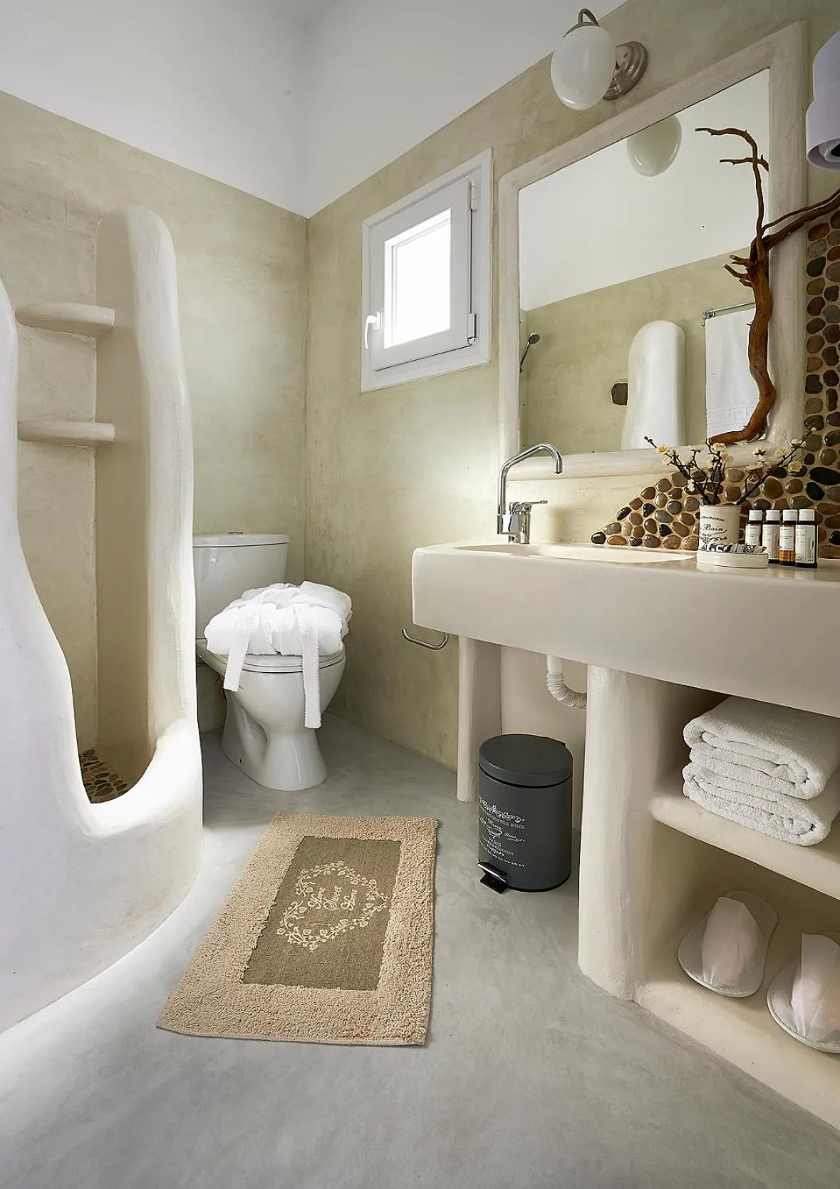 Bathroom in Elia Studios Pollonia