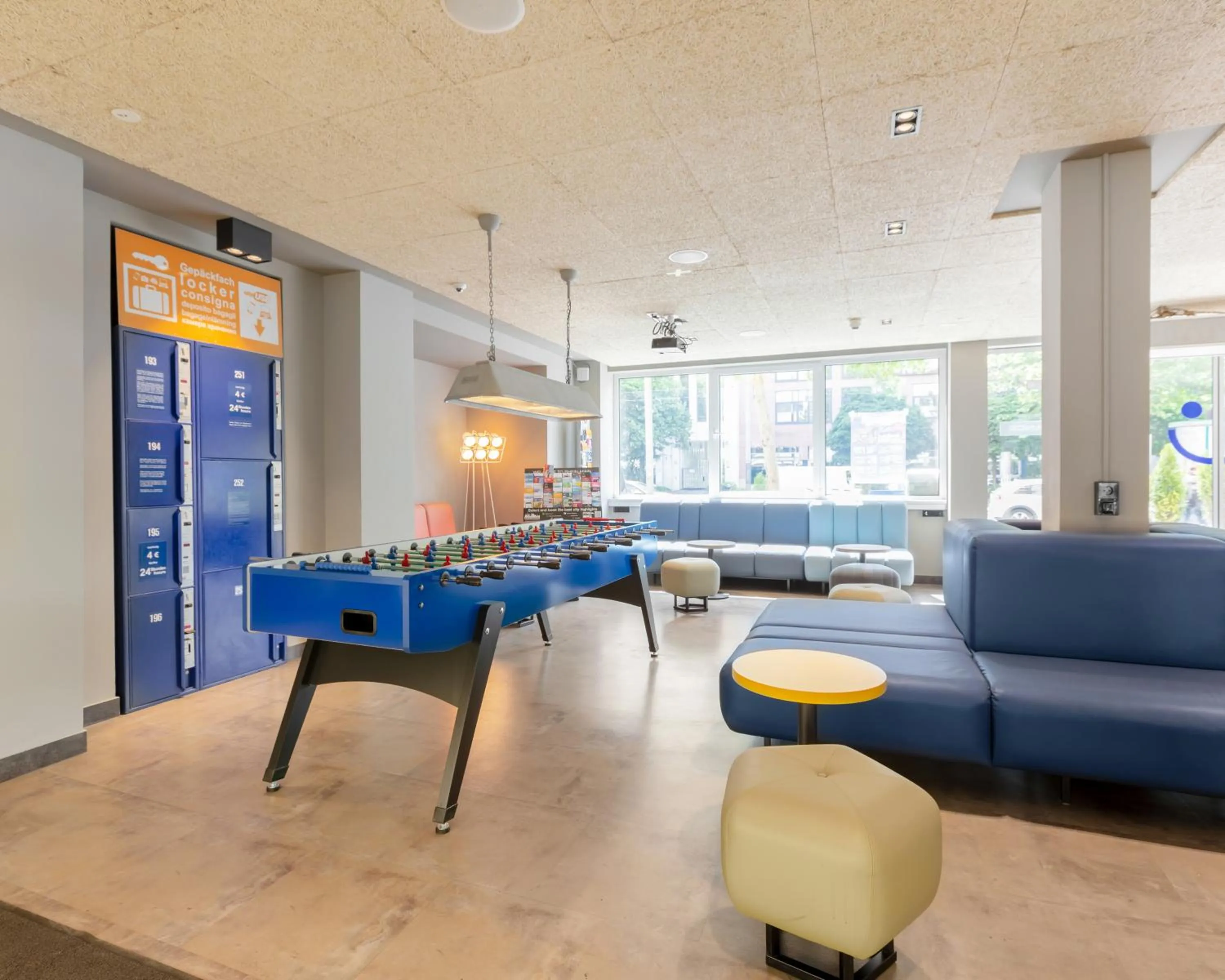 Lounge or bar in a&o Frankfurt Galluswarte