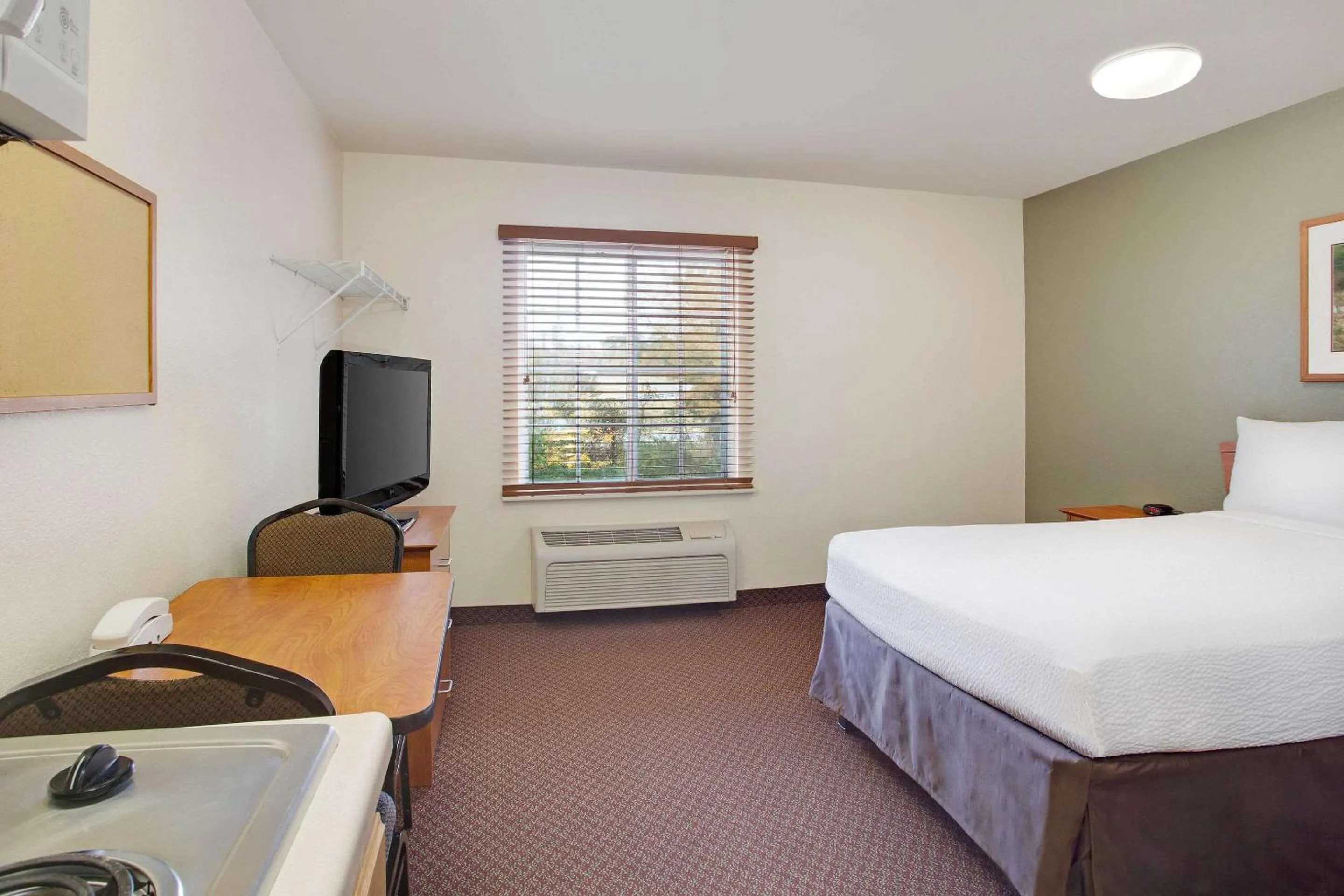 Photo of the whole room, Bed in WoodSpring Suites Chesapeake-Norfolk South