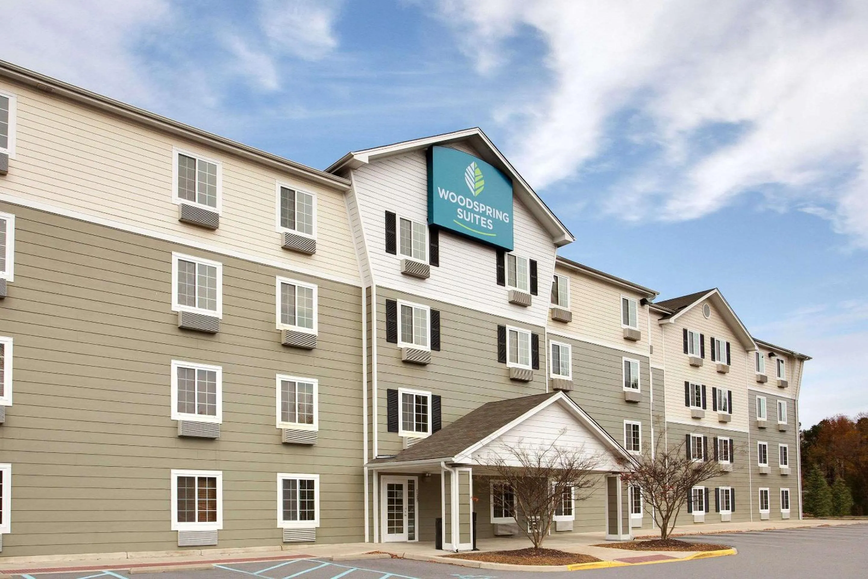 Property building in WoodSpring Suites Chesapeake-Norfolk South