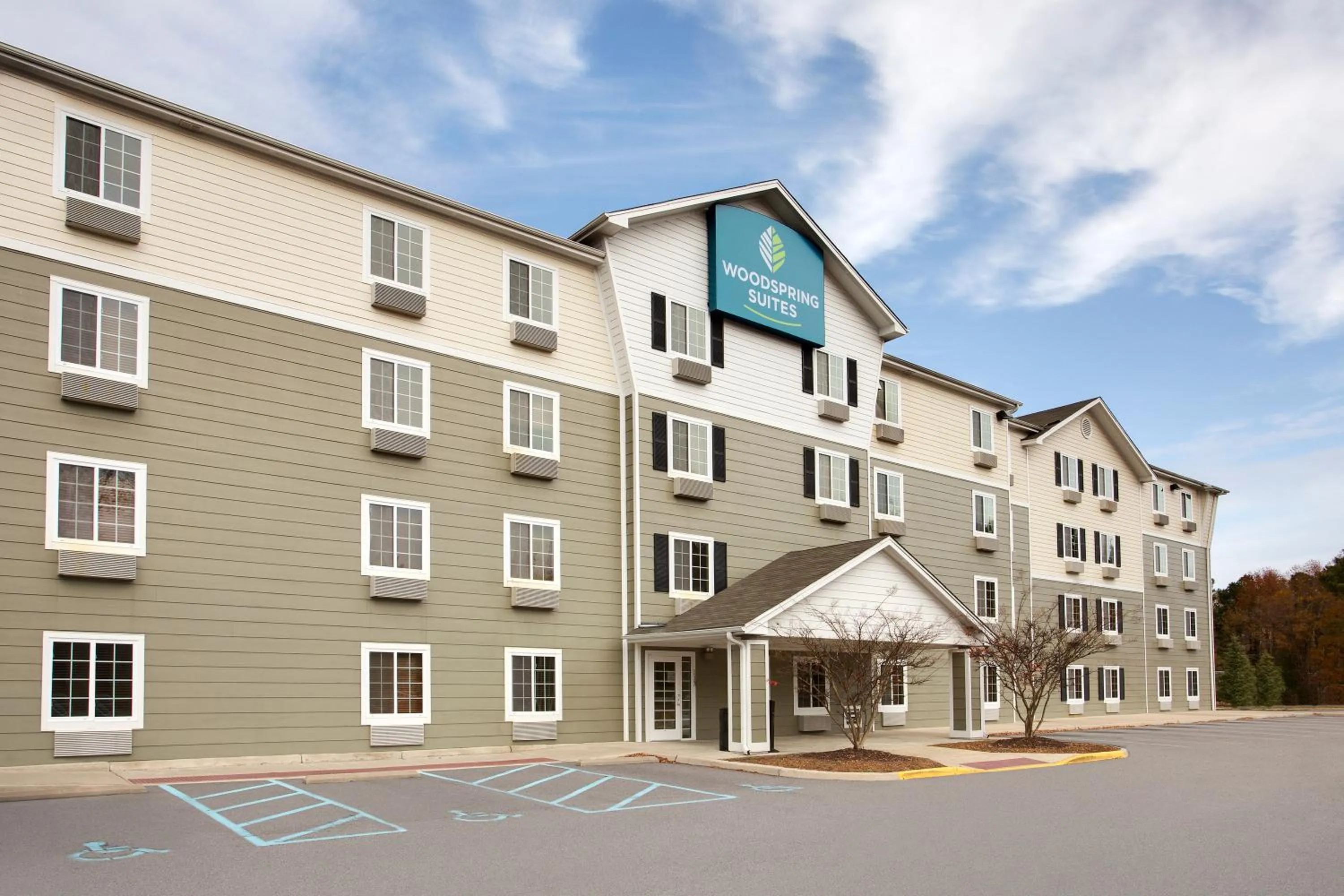 Property building in WoodSpring Suites Chesapeake-Norfolk South