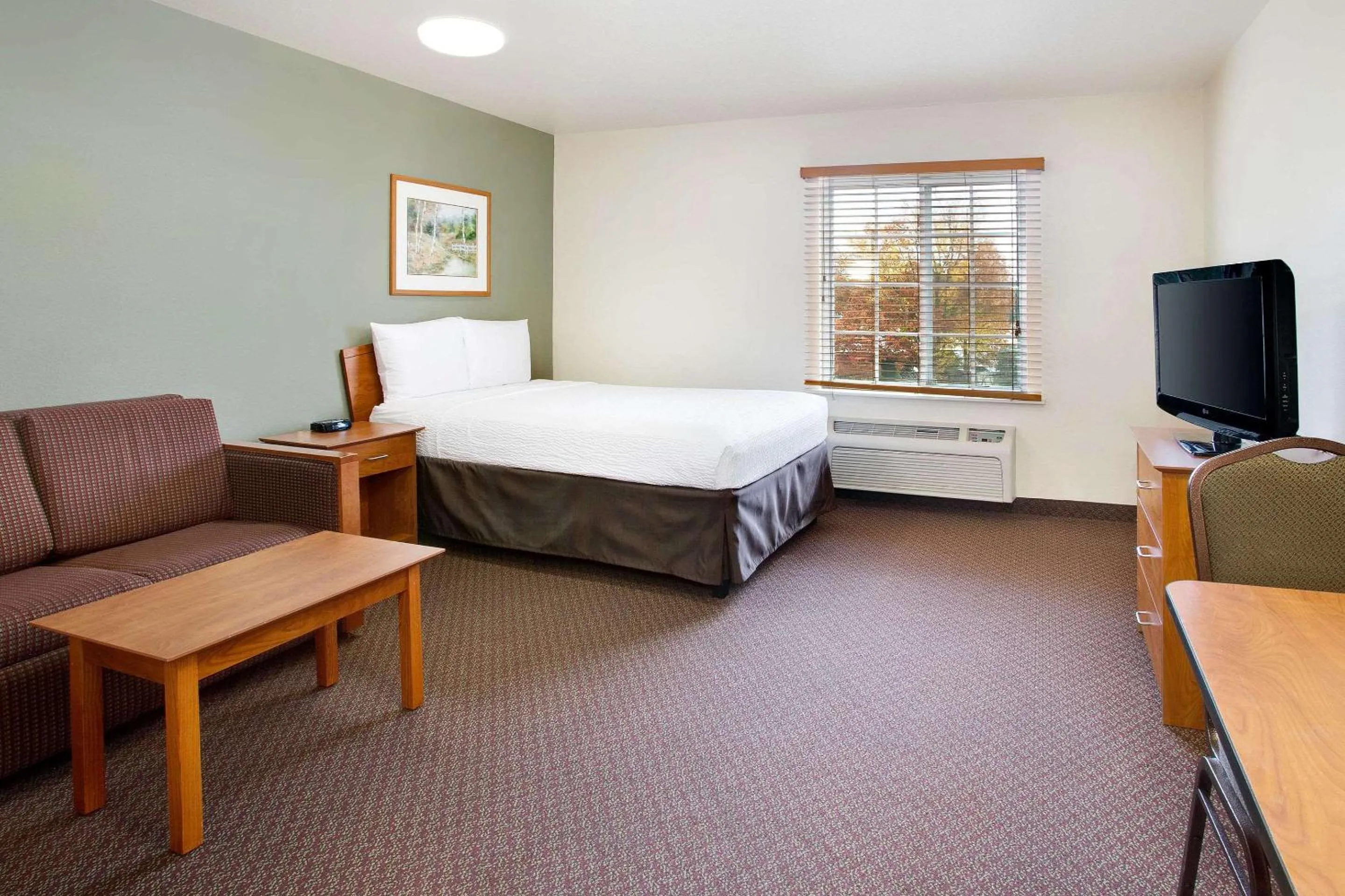 Photo of the whole room, Bed in WoodSpring Suites Chesapeake-Norfolk South