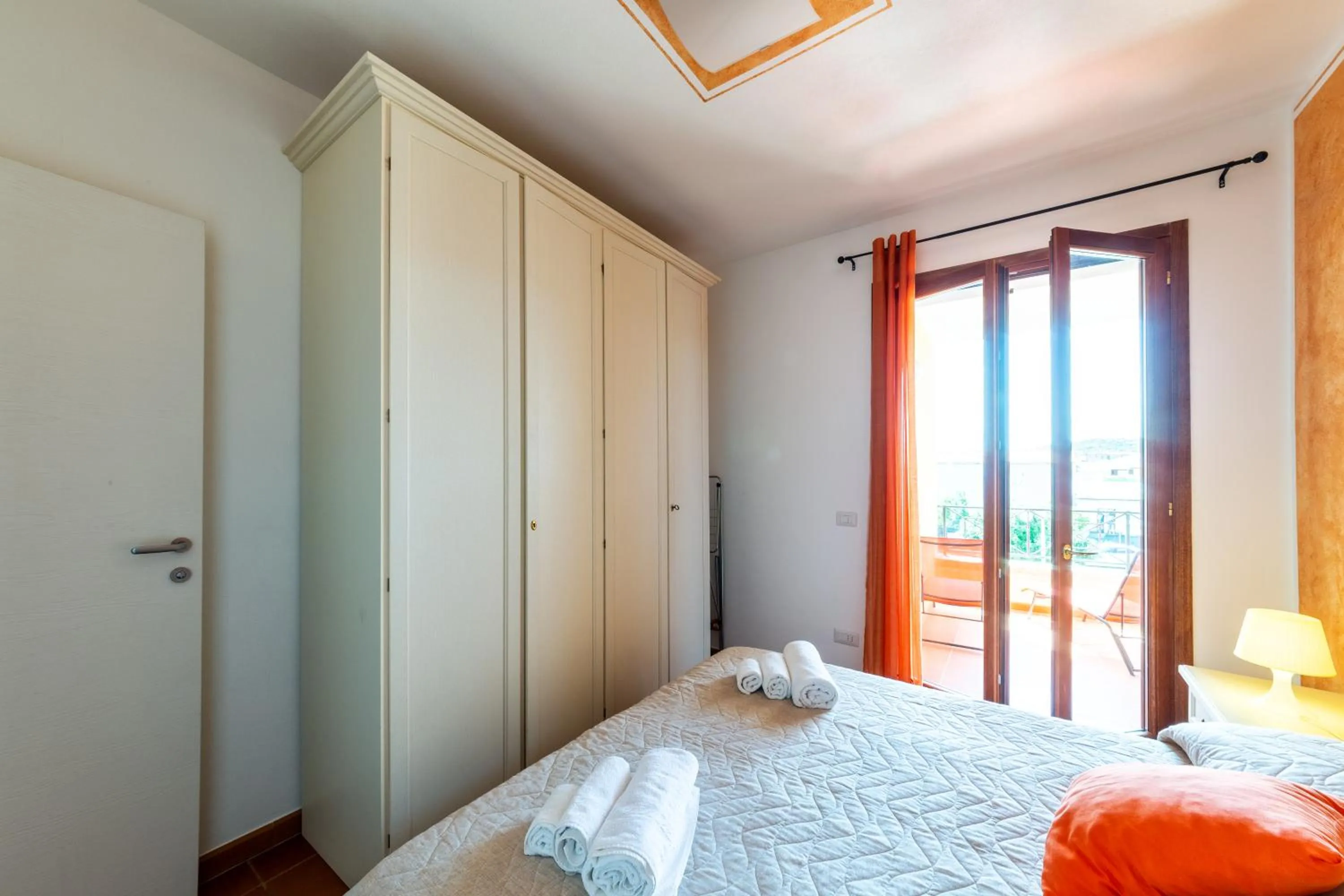 Photo of the whole room, Bed in Residence Ataras