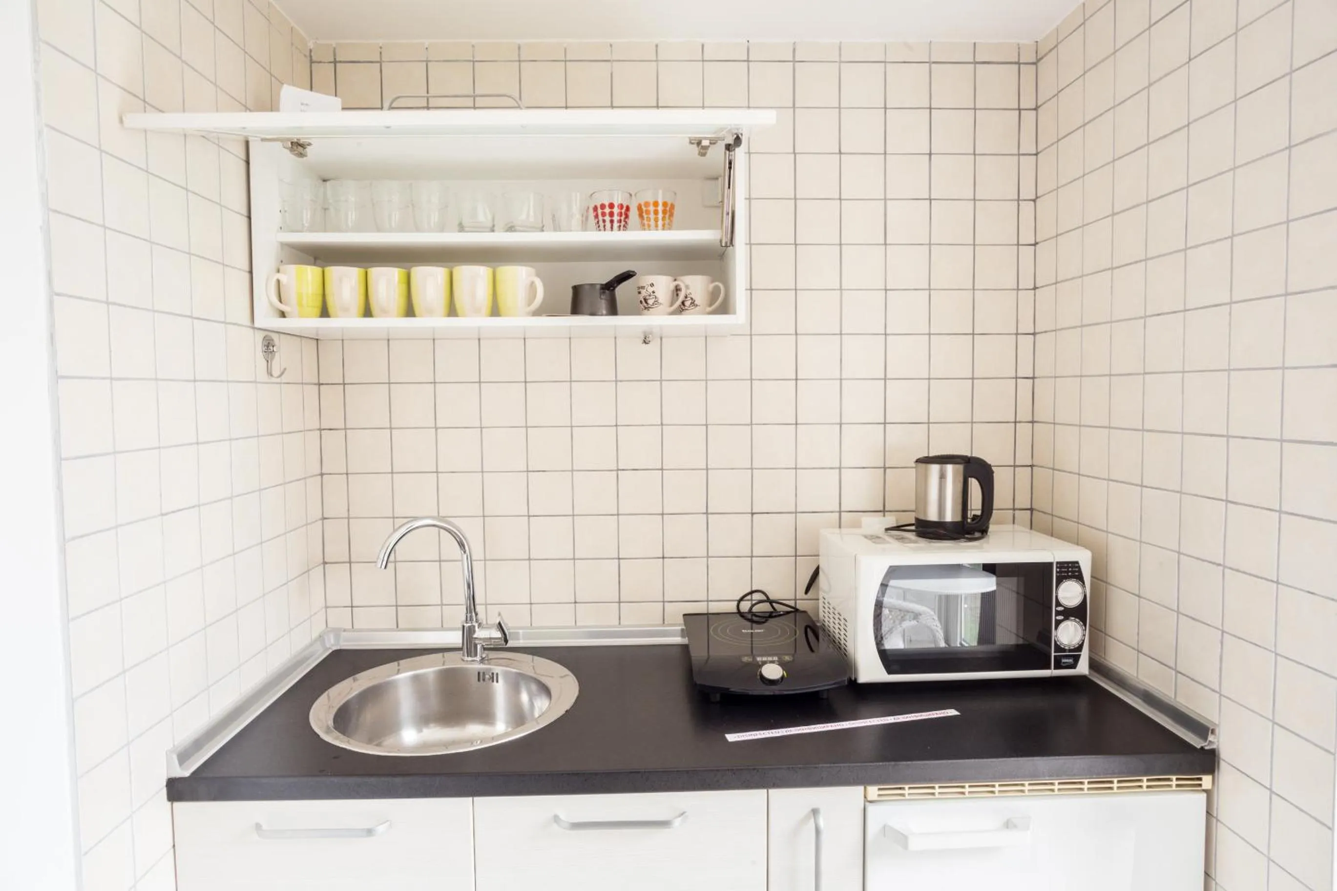 Kitchen or kitchenette in Aloha Apartments with pool