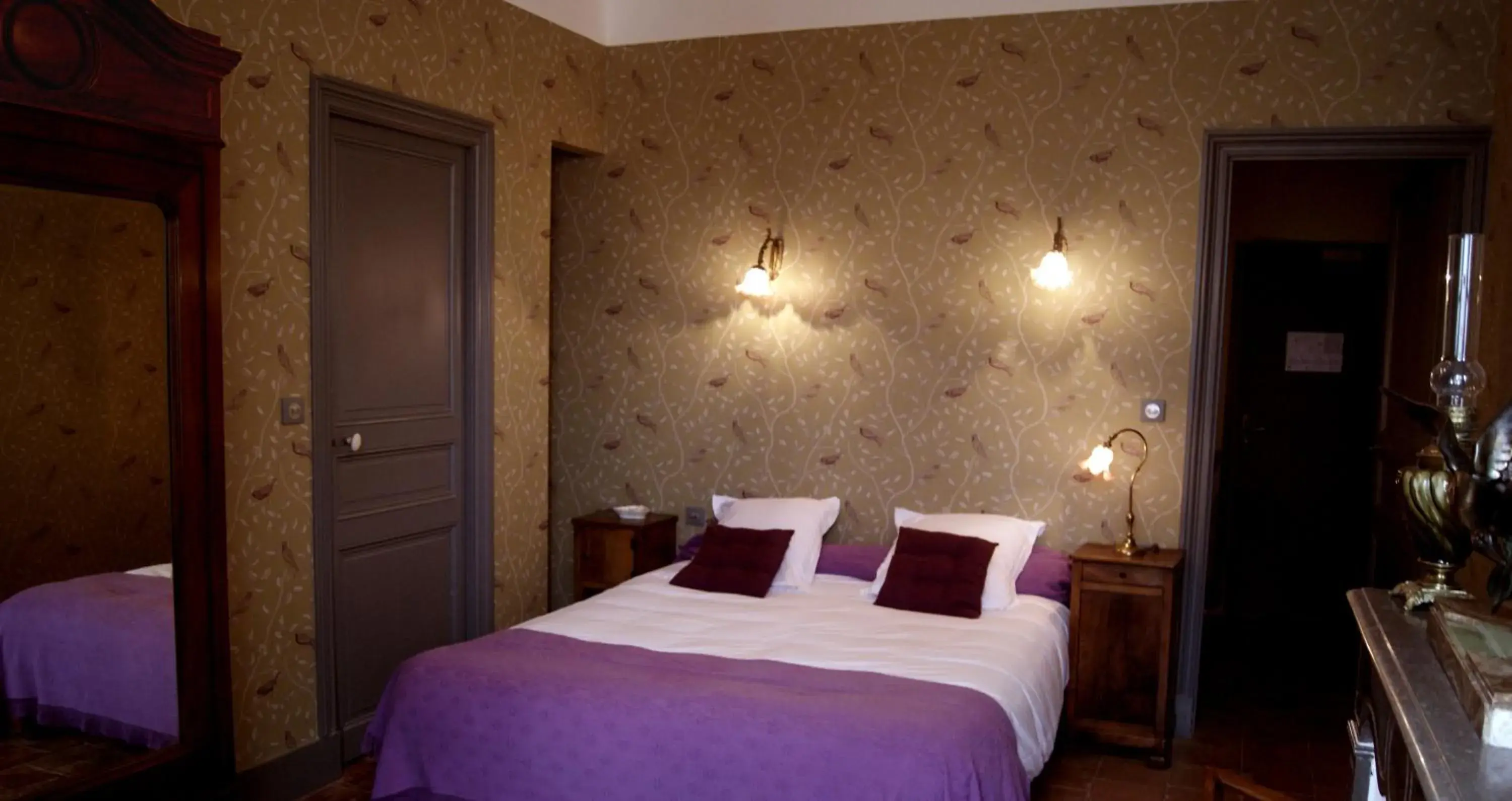 Superior Double Room in Logis Hotel - Restaurant La Marbrerie Superior Double Room in Logis Hotel - Restaurant La Marbrerie