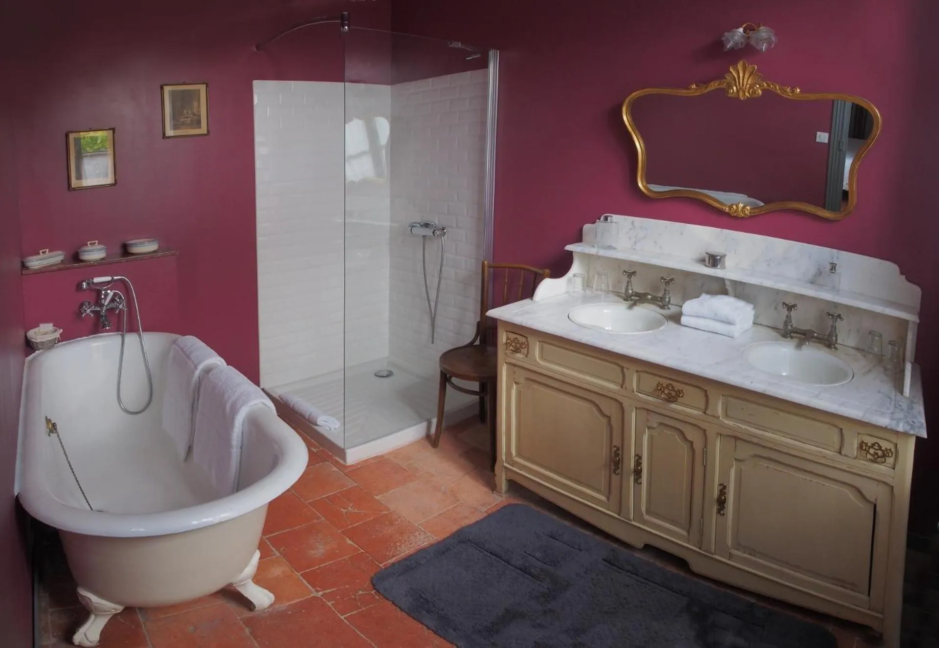Bathroom in Logis Hotel - Restaurant La Marbrerie