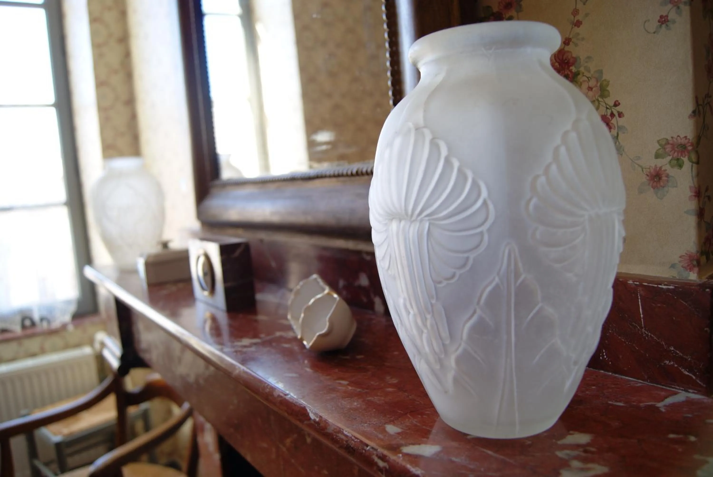 Decorative detail in Logis Hotel - Restaurant La Marbrerie