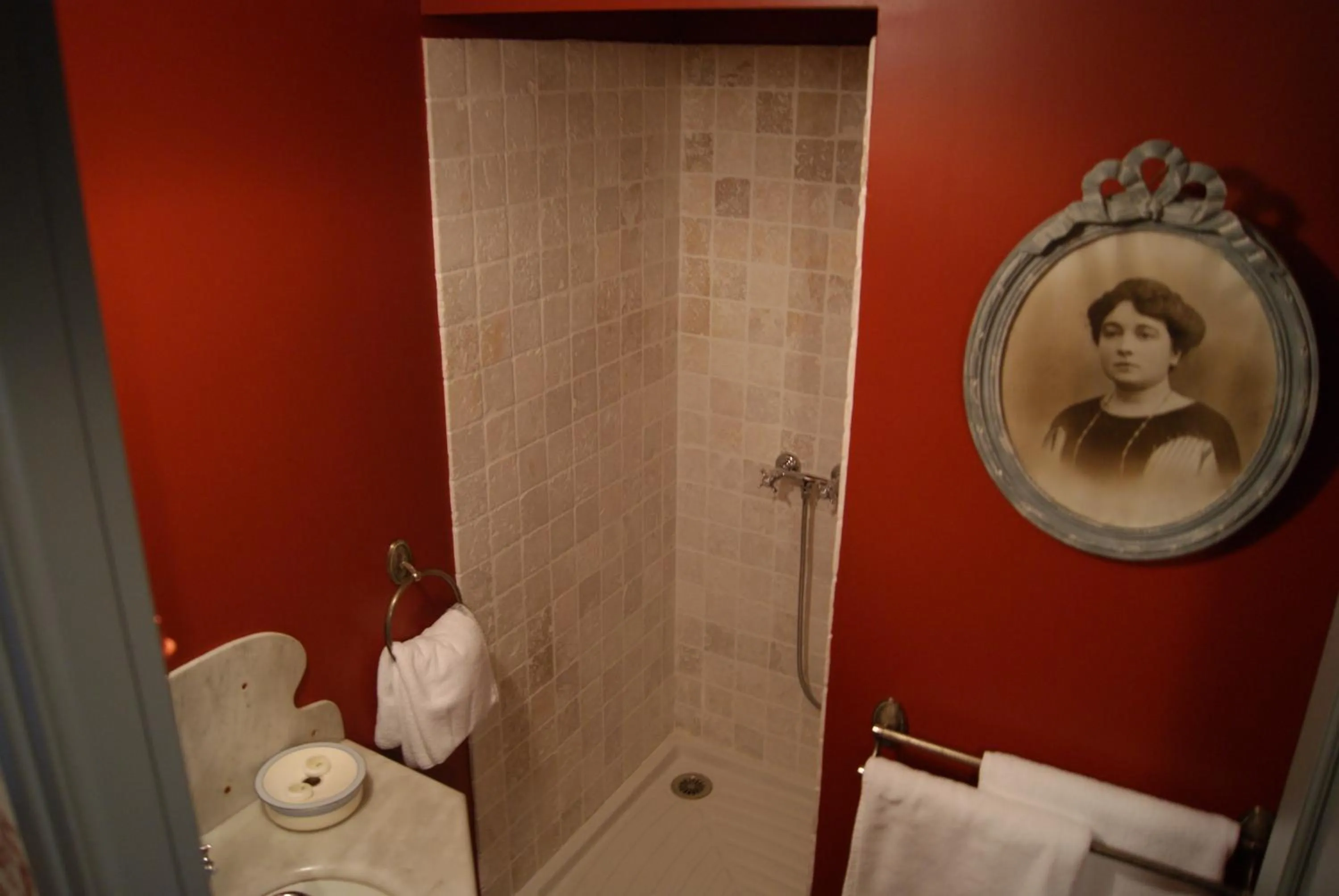 Bathroom in Logis Hotel - Restaurant La Marbrerie