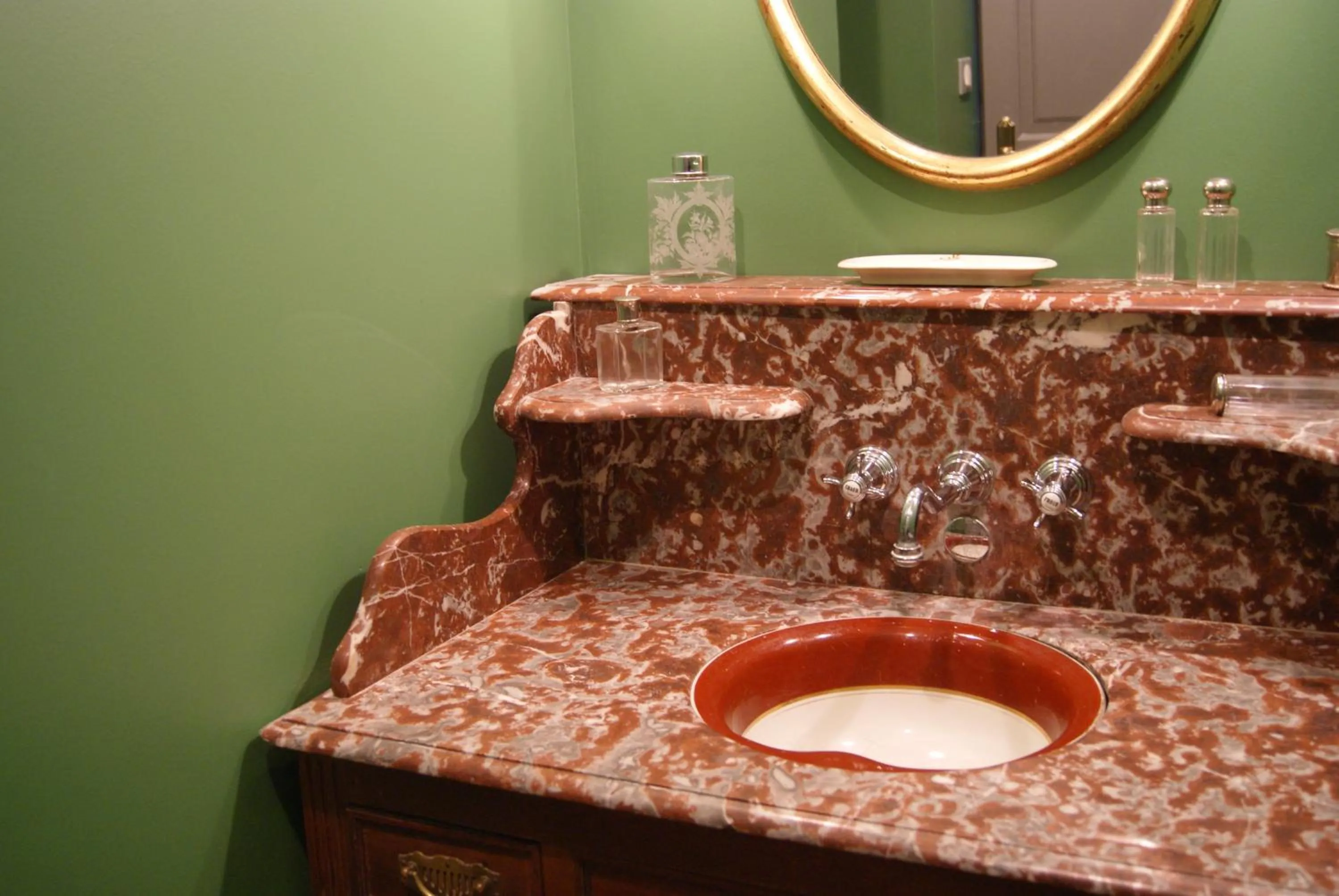 Bathroom in Logis Hotel - Restaurant La Marbrerie