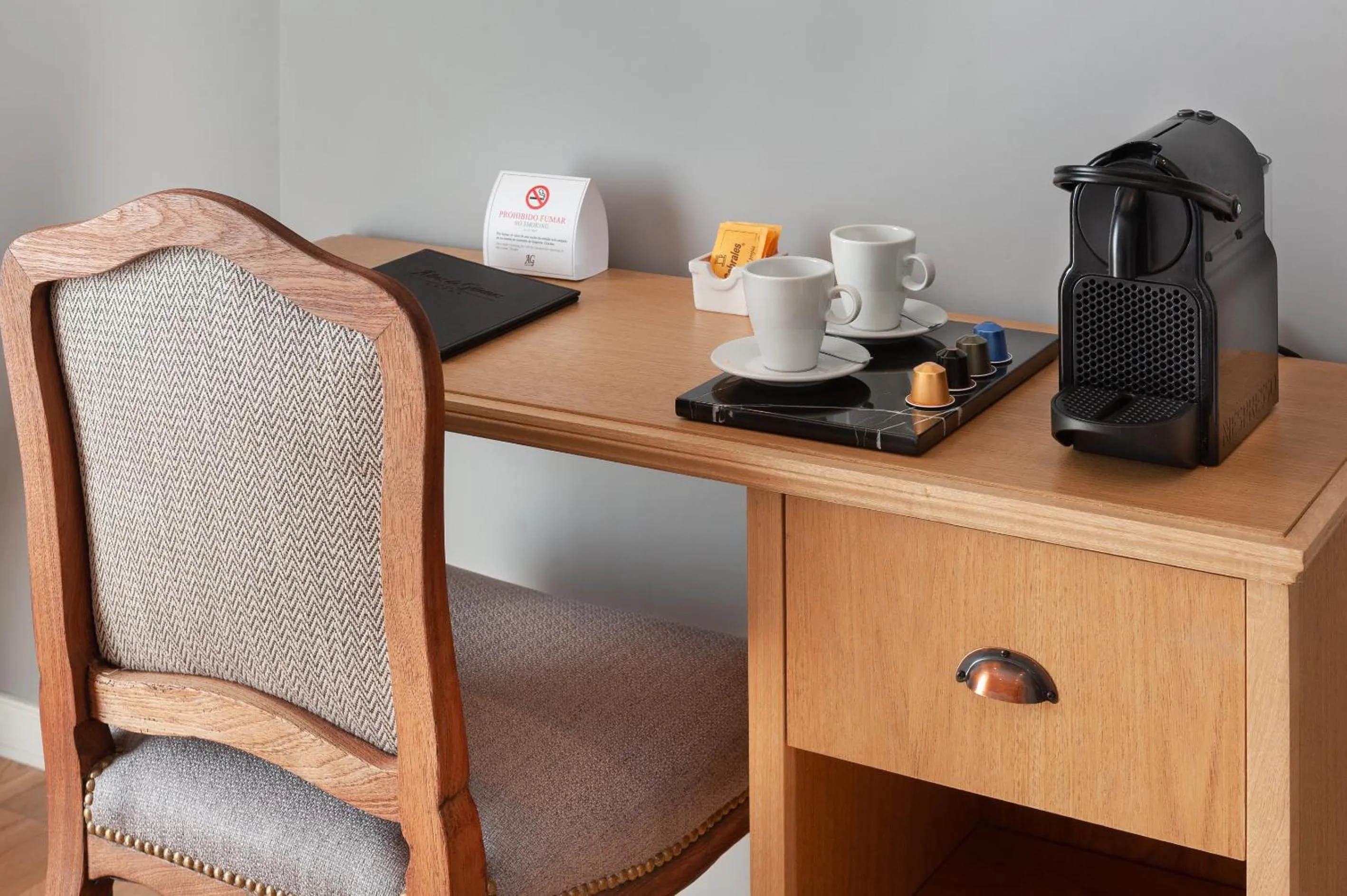 Coffee/tea facilities in Altos de Guemes Hotel