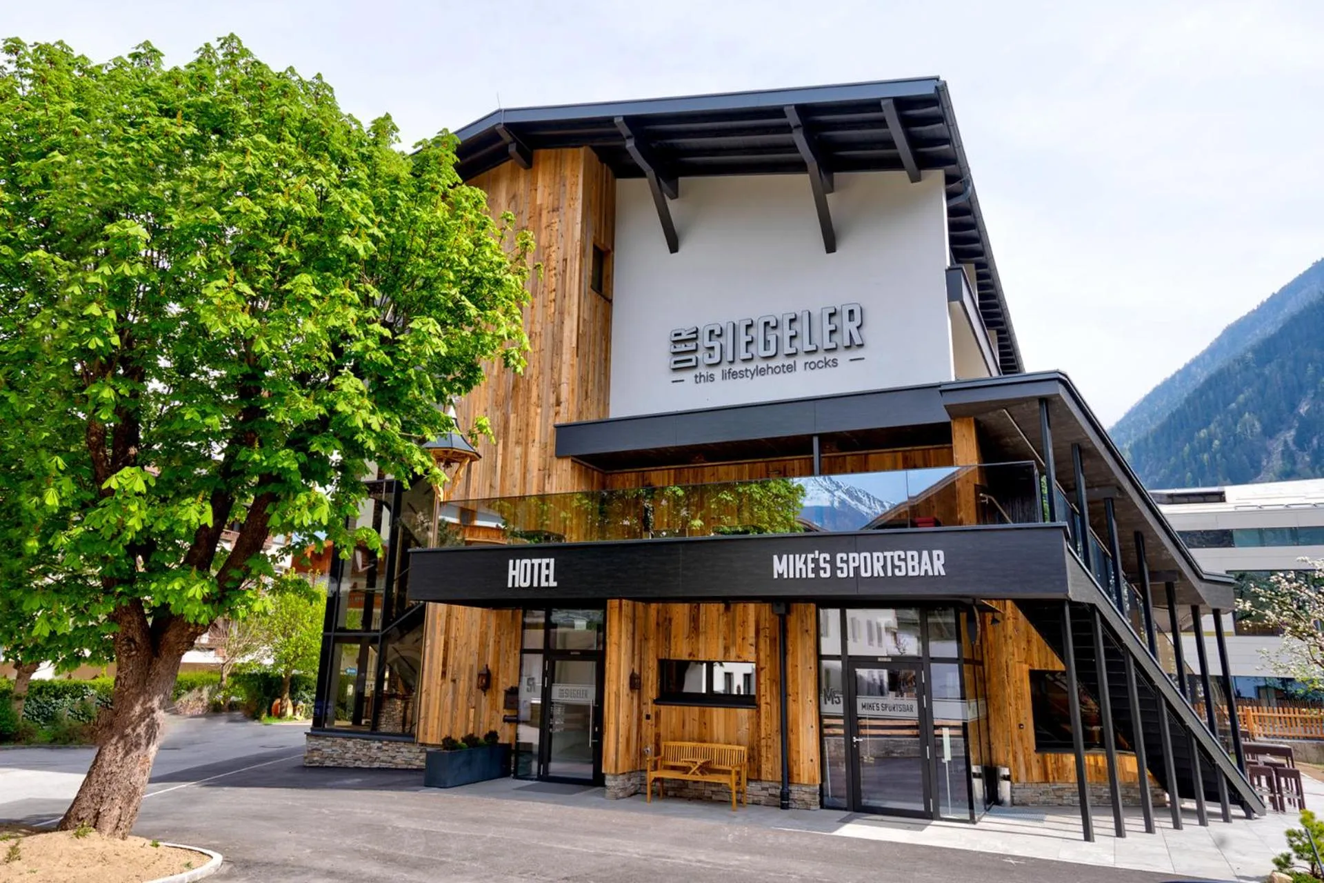 Property building in Der Siegeler B&B - this lifestylehotel rocks