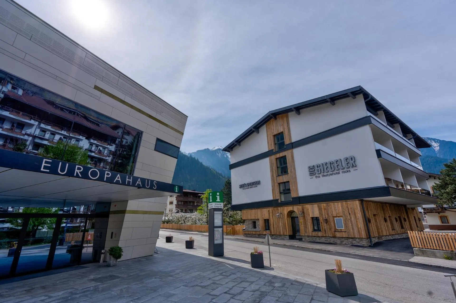 Property building in Der Siegeler B&B - this lifestylehotel rocks