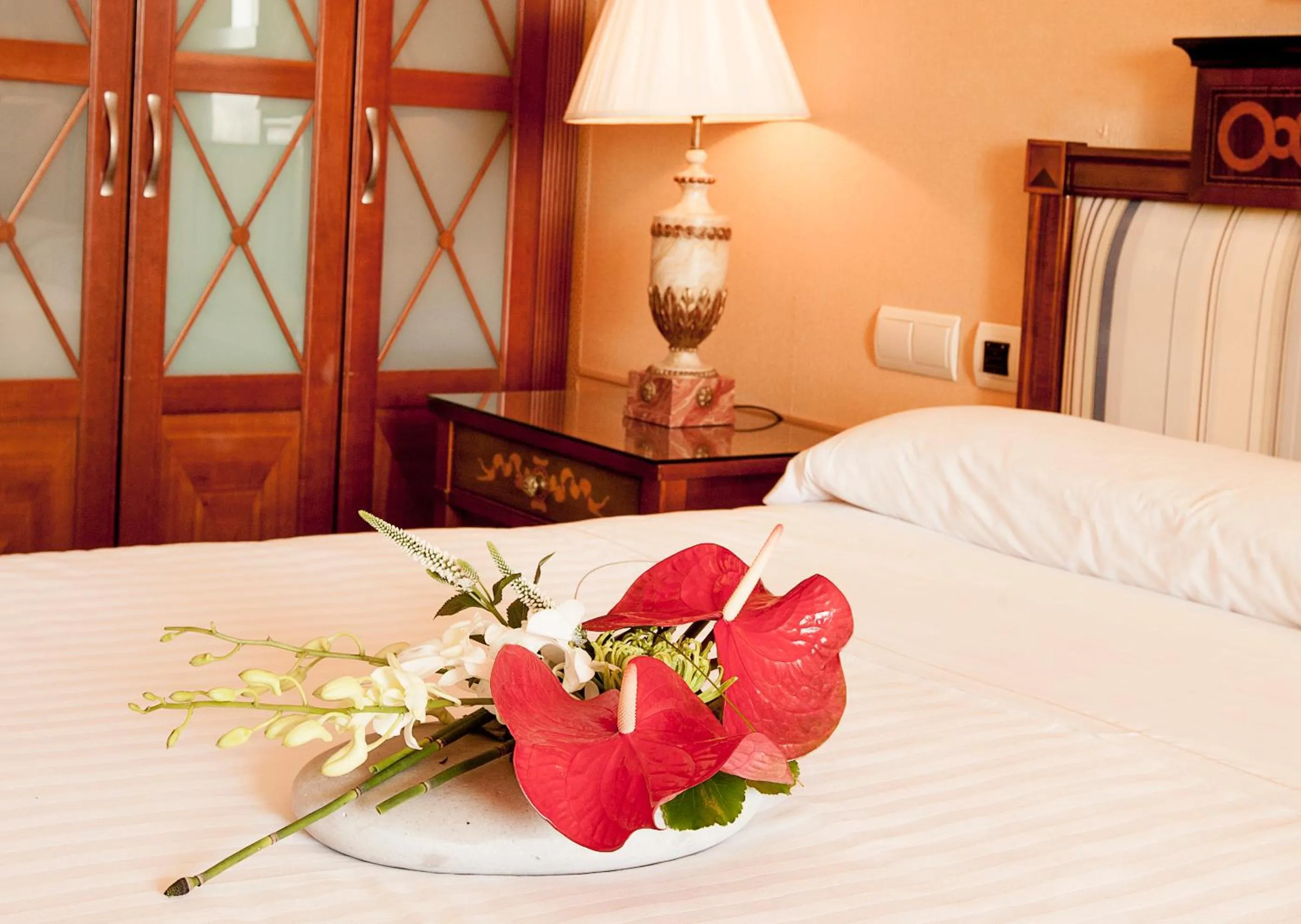 Decorative detail, Bed in Apartamentos Guadalpin Boutique