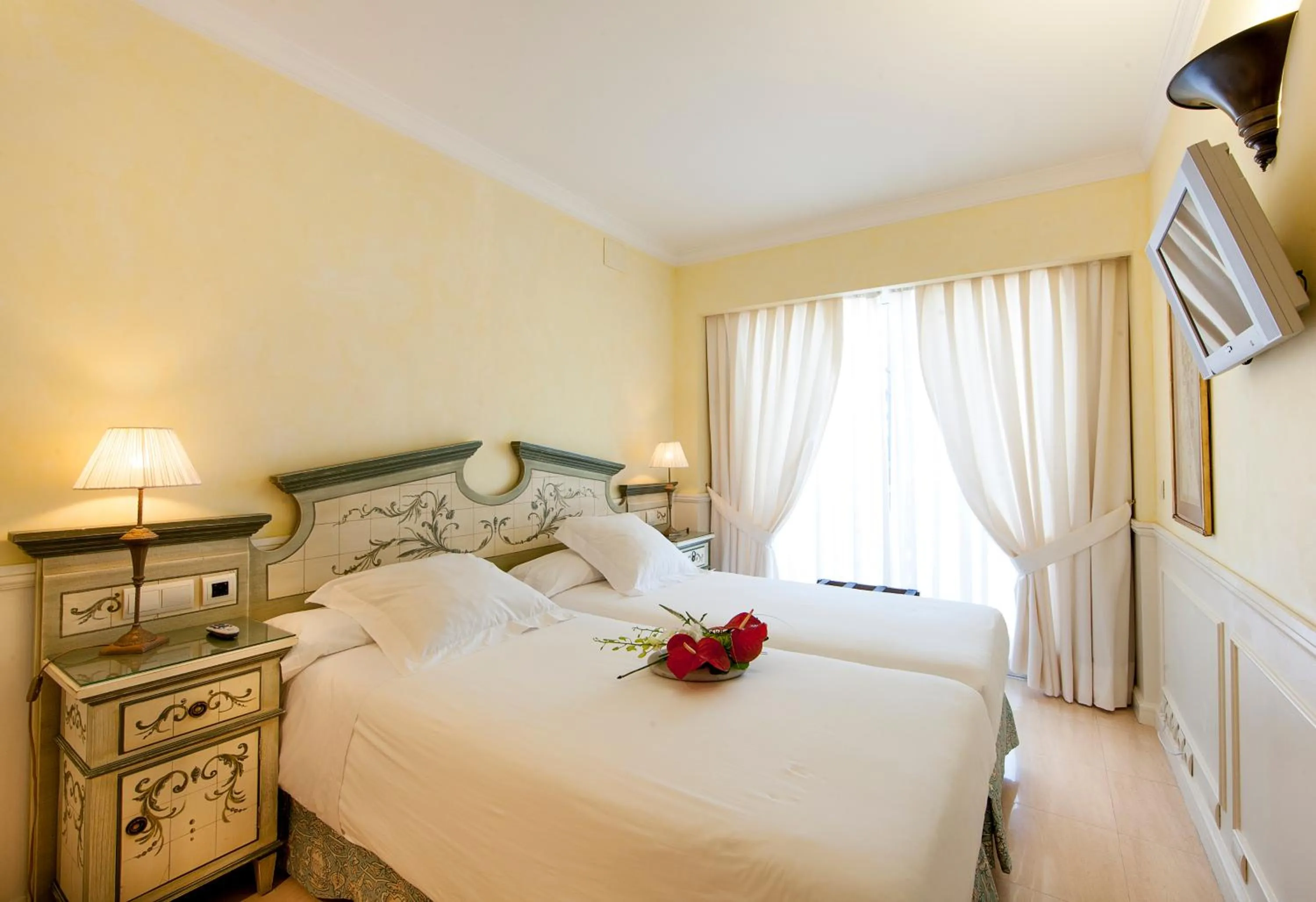 Photo of the whole room, Bed in Apartamentos Guadalpin Boutique