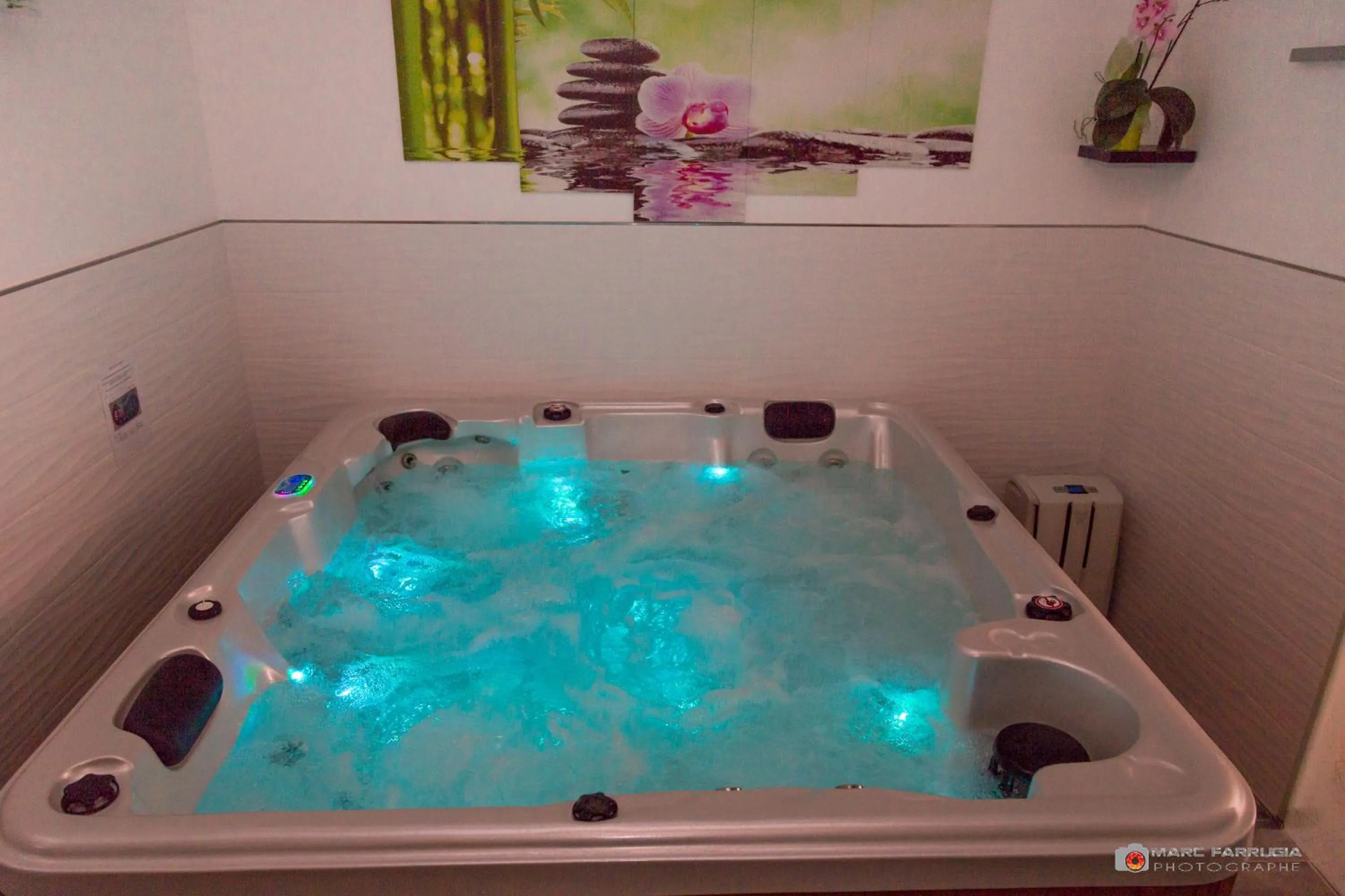 Hot Tub in Chambre d'hôtes source de la St Baume