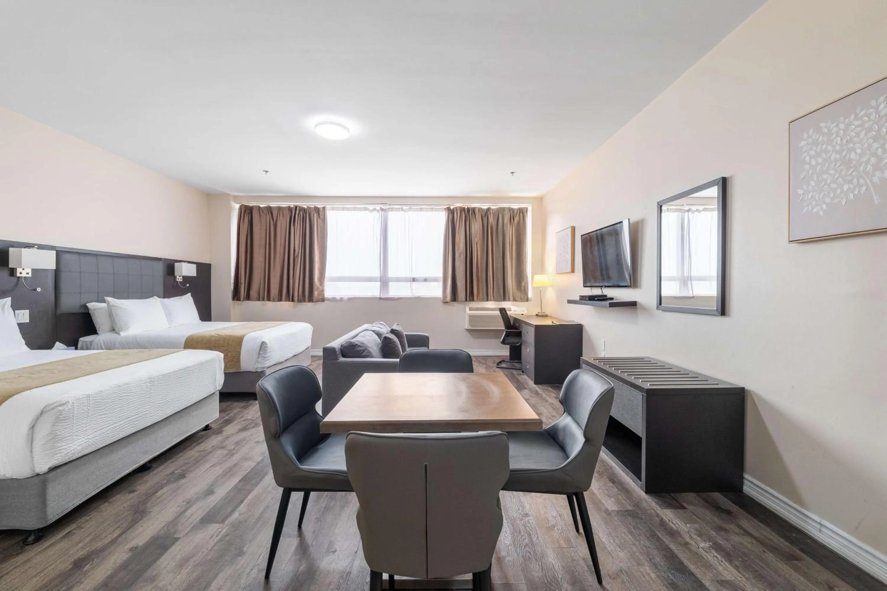 Bedroom, Bed in Hotel Montreal Metropolitan, BW Signature Collection