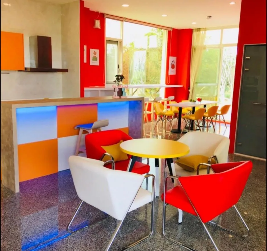 Restaurant/places to eat in Full Moon Resort