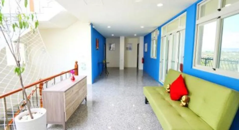 Communal lounge/ TV room in Full Moon Resort