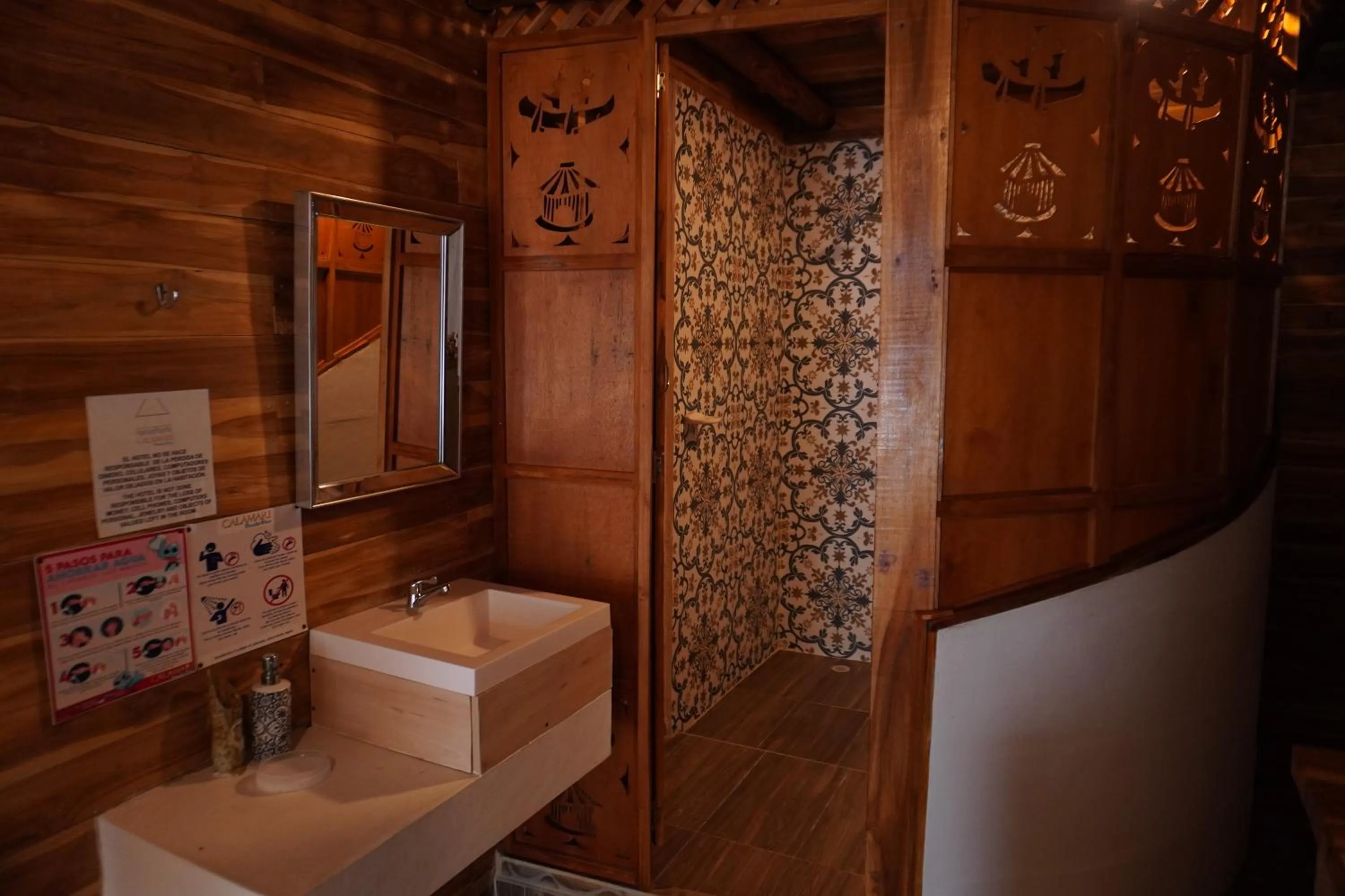 Bathroom in Hotel Calamari Baru