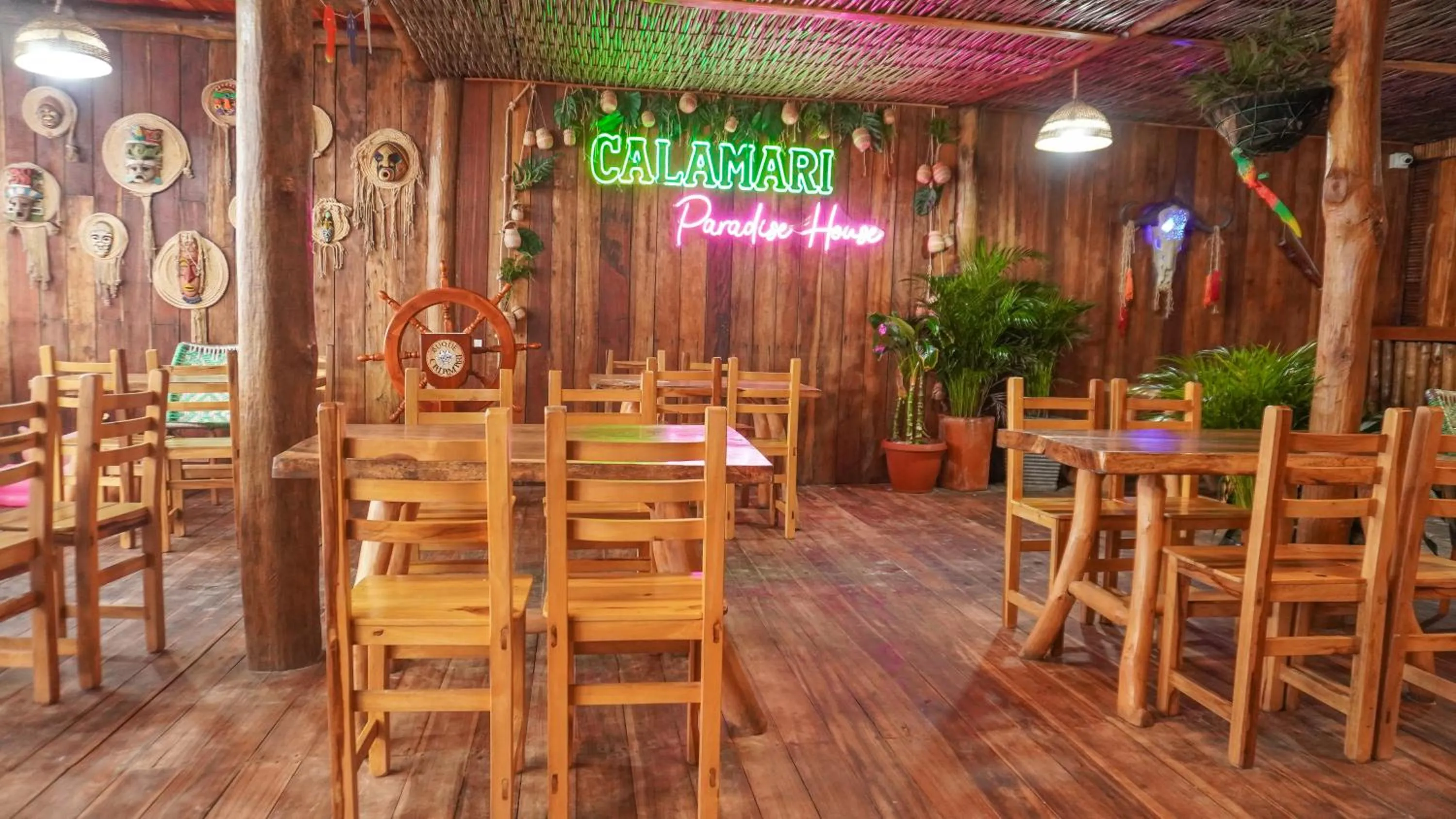 Restaurant/places to eat in Hotel Calamari Baru