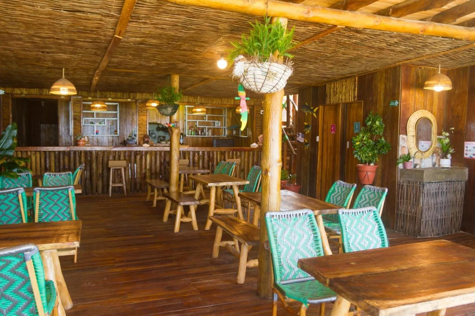 Restaurant/places to eat in Hotel Calamari Baru