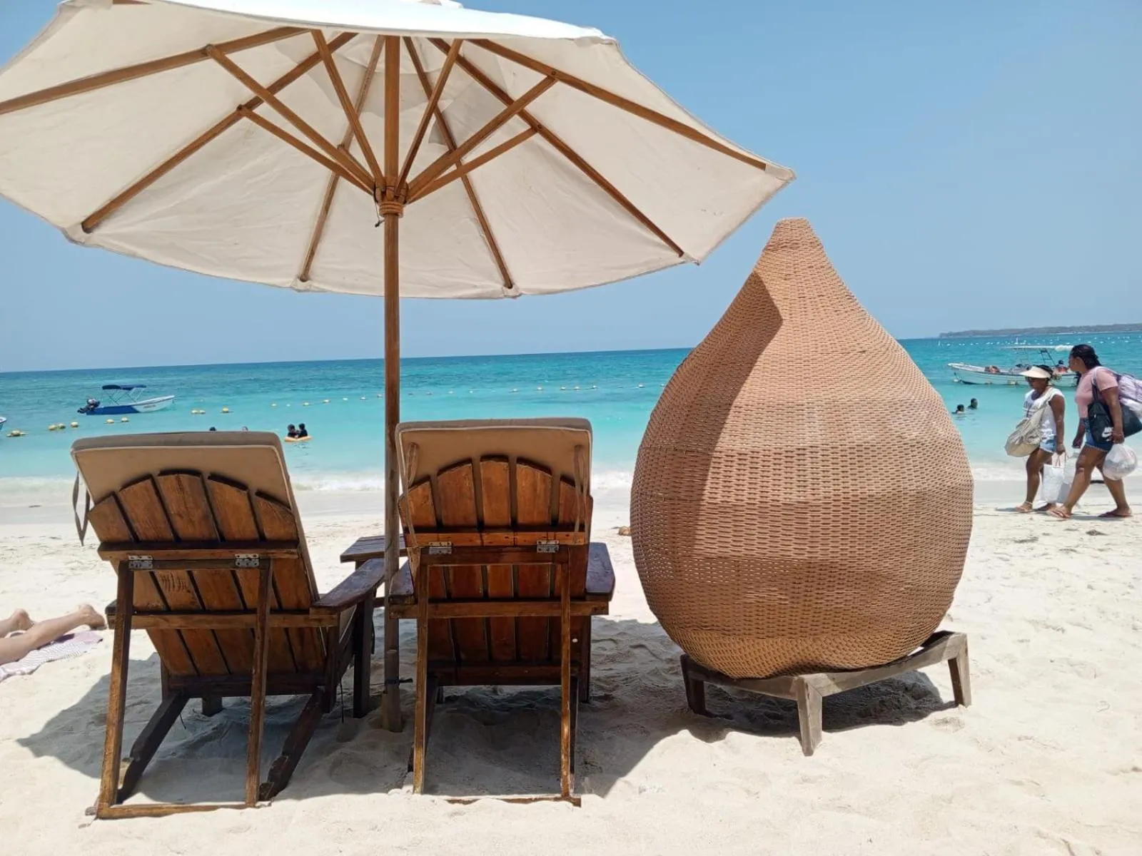 Beach in Hotel Calamari Baru