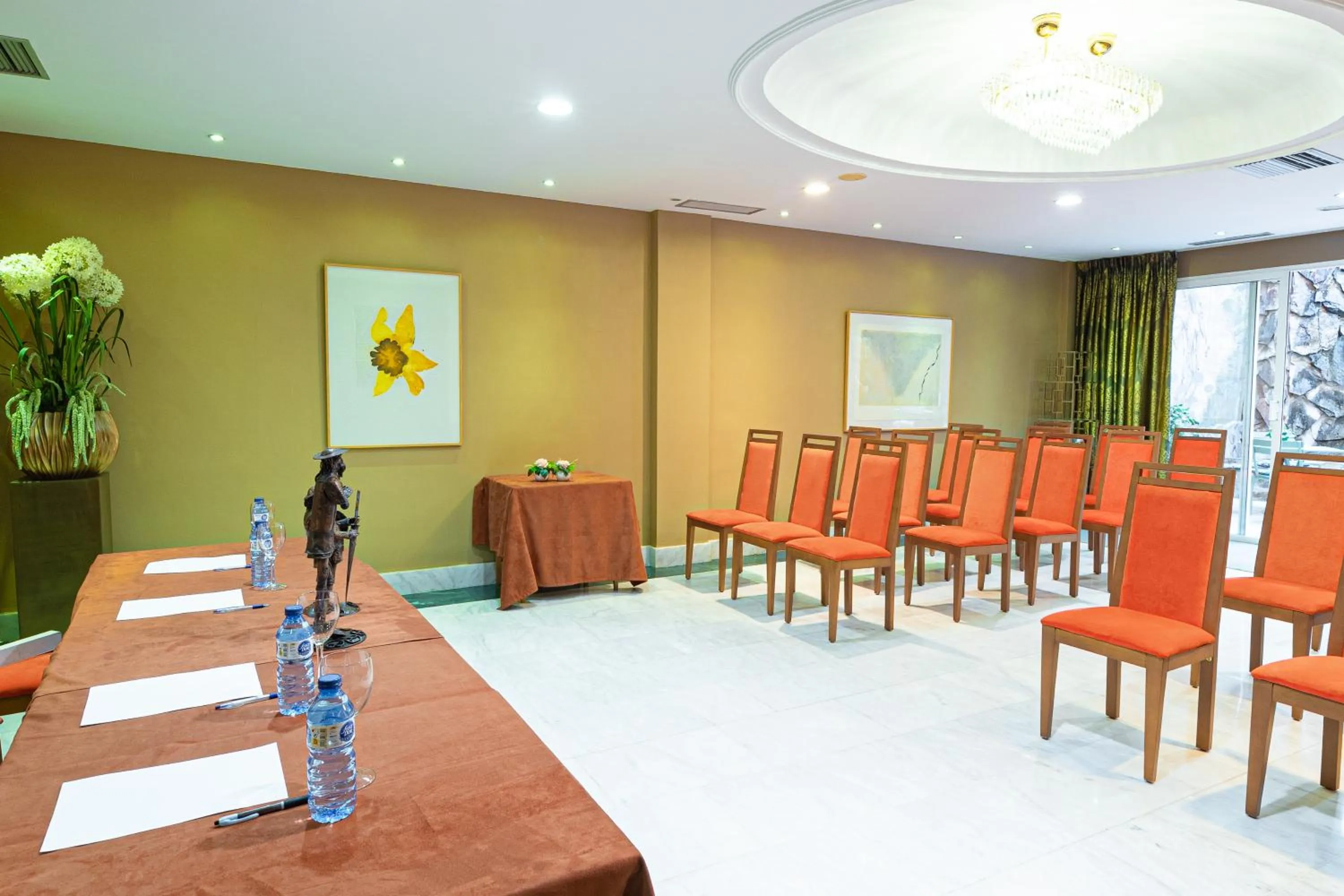 Communal lounge/ TV room in Hotel Sancho