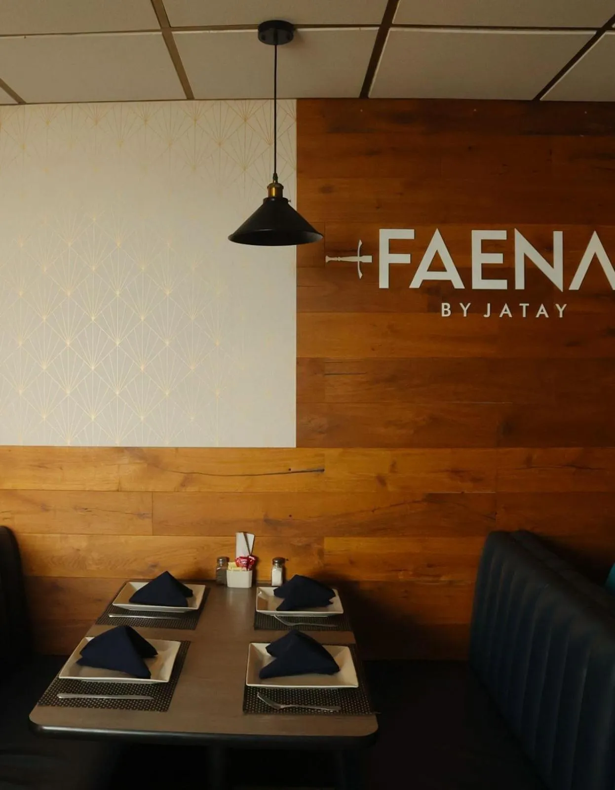 Restaurant/places to eat in Hotel Jatay