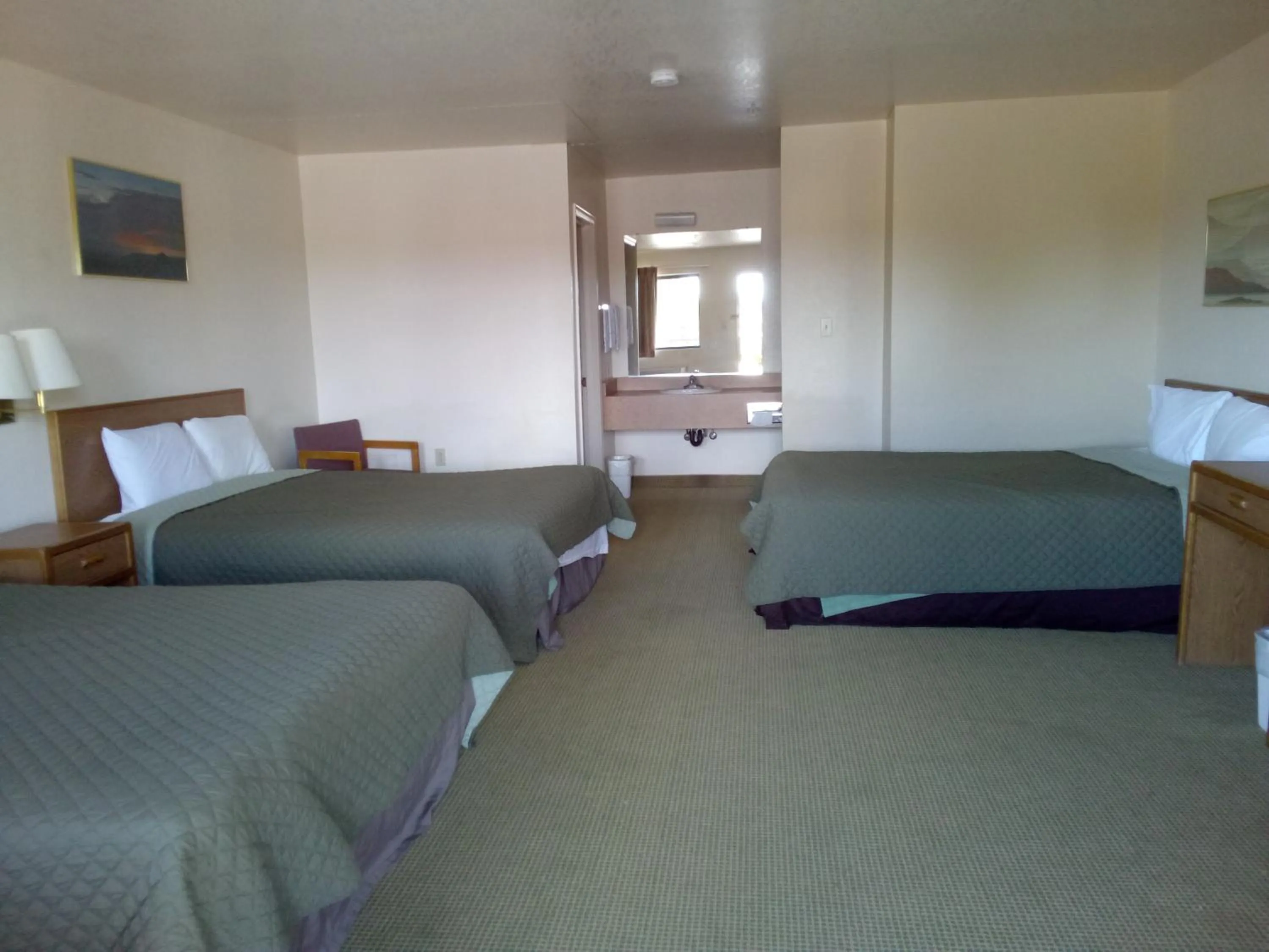 Bedroom, Bed in Super 8 by Wyndham Benson