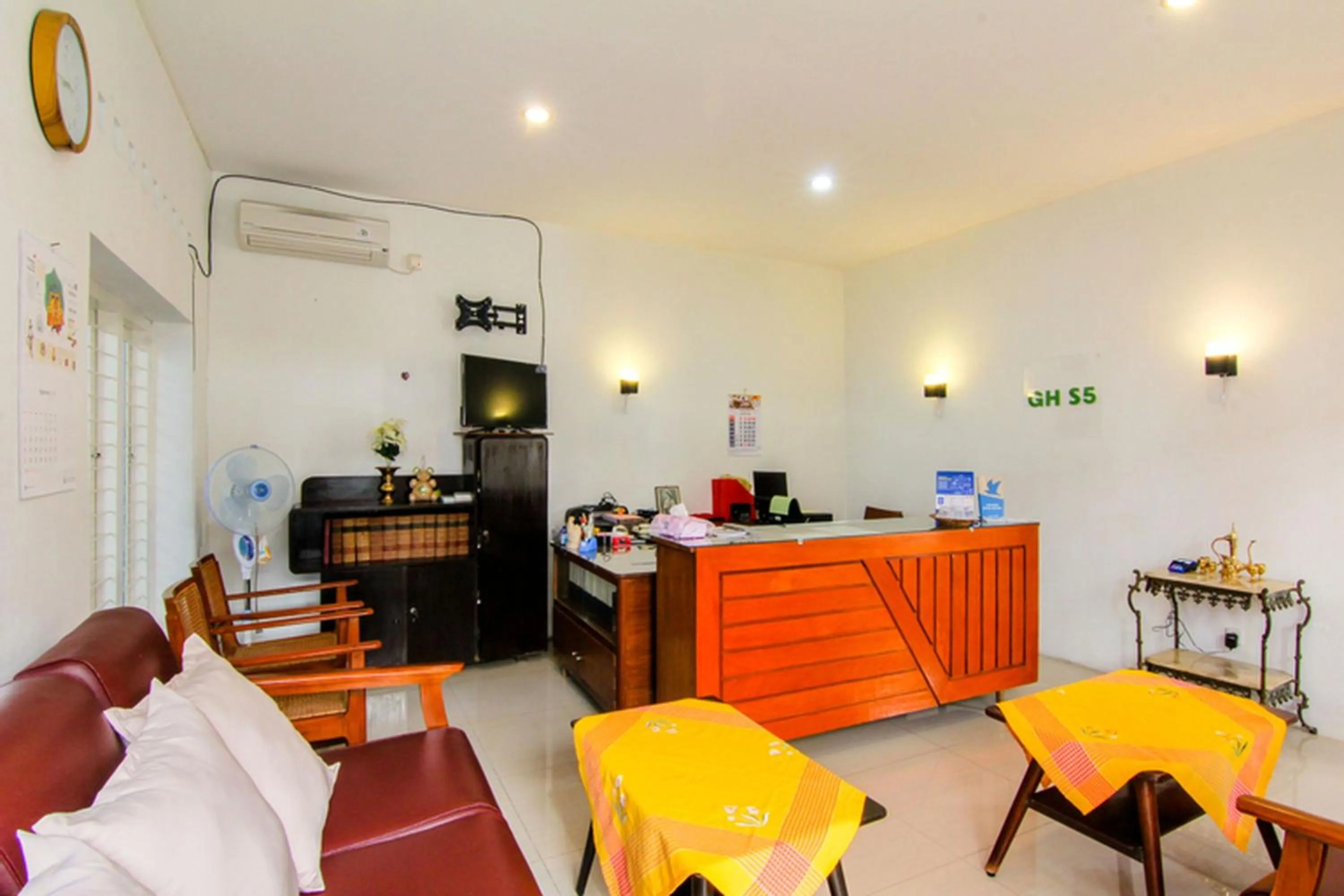 Lobby or reception in S5 Guest House Yogyakarta