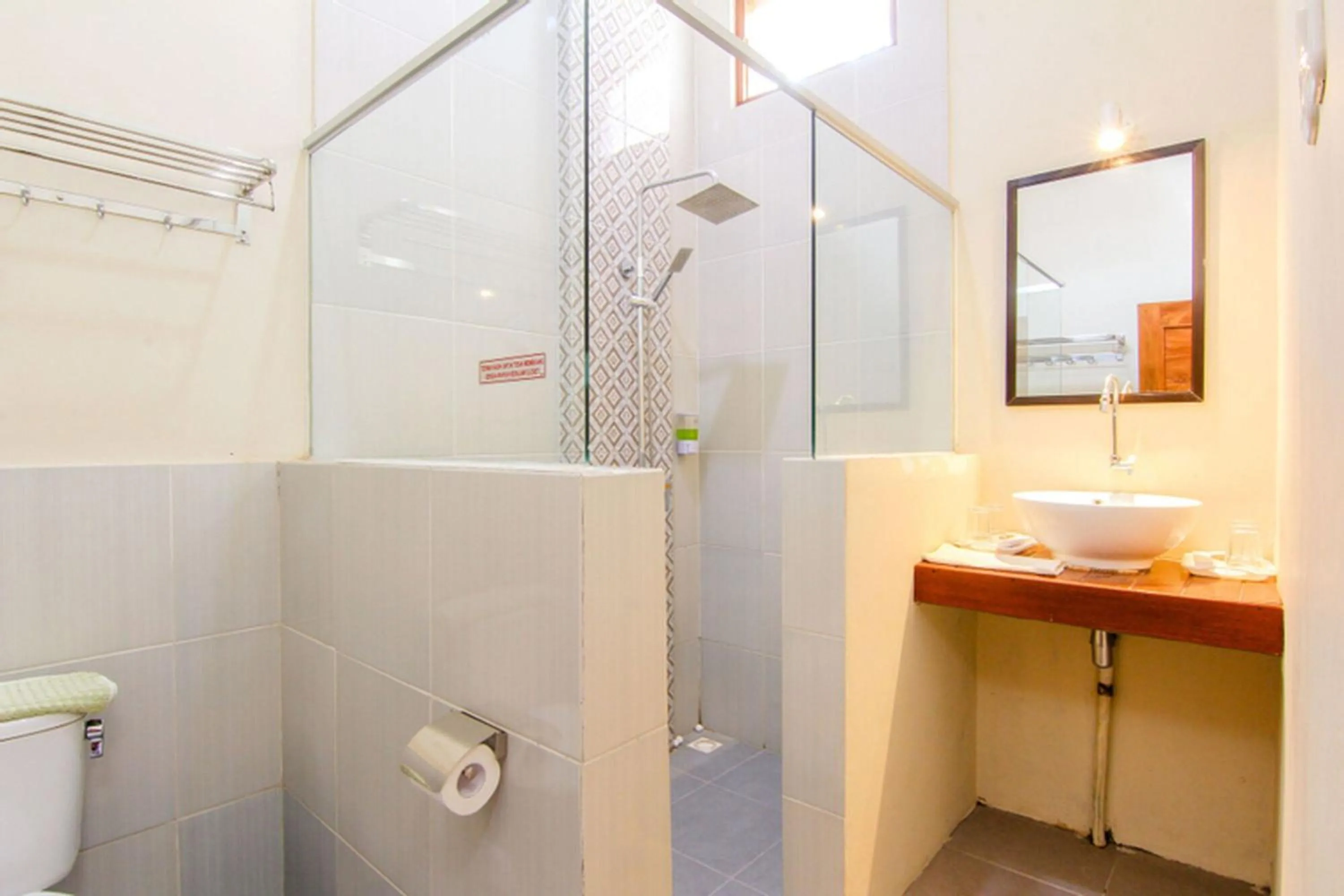 Bathroom in S5 Guest House Yogyakarta