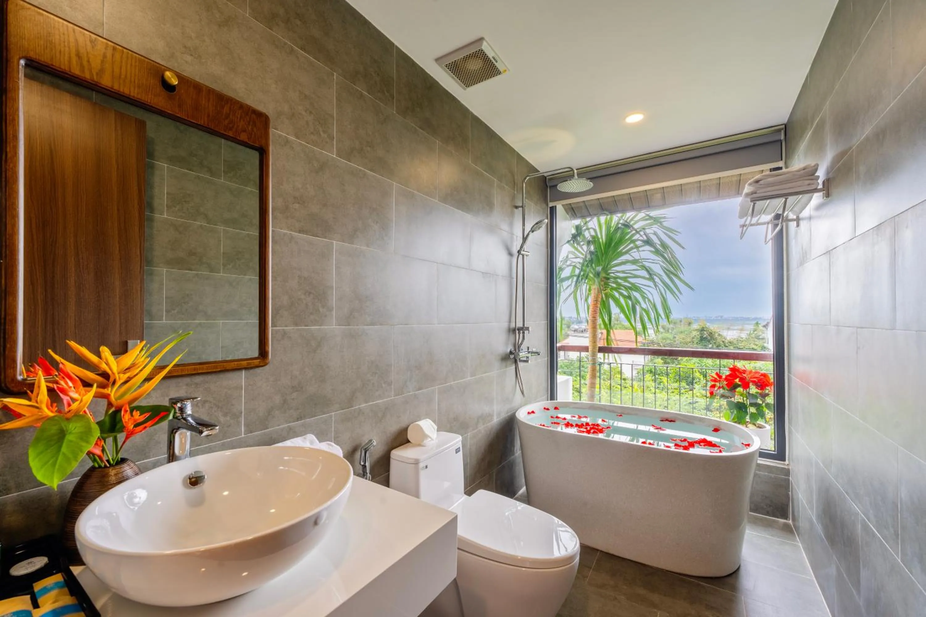 Toilet in The Nam An Villa Hoi An