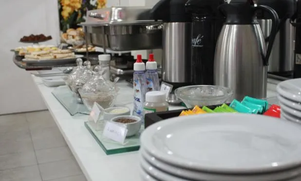 Food and drinks in Hotel Express - Leva e busca no aeroporto grátis 24 horas