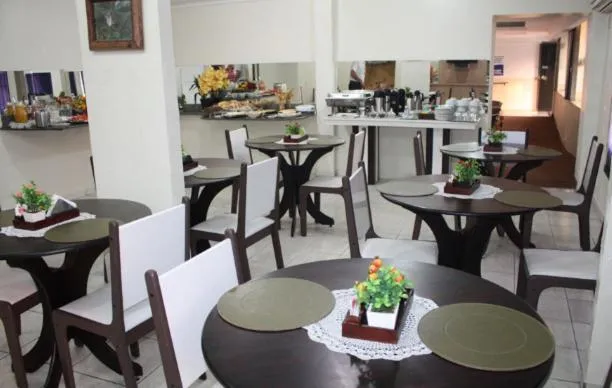 Restaurant/places to eat in Hotel Express - Leva e busca no aeroporto grátis 24 horas